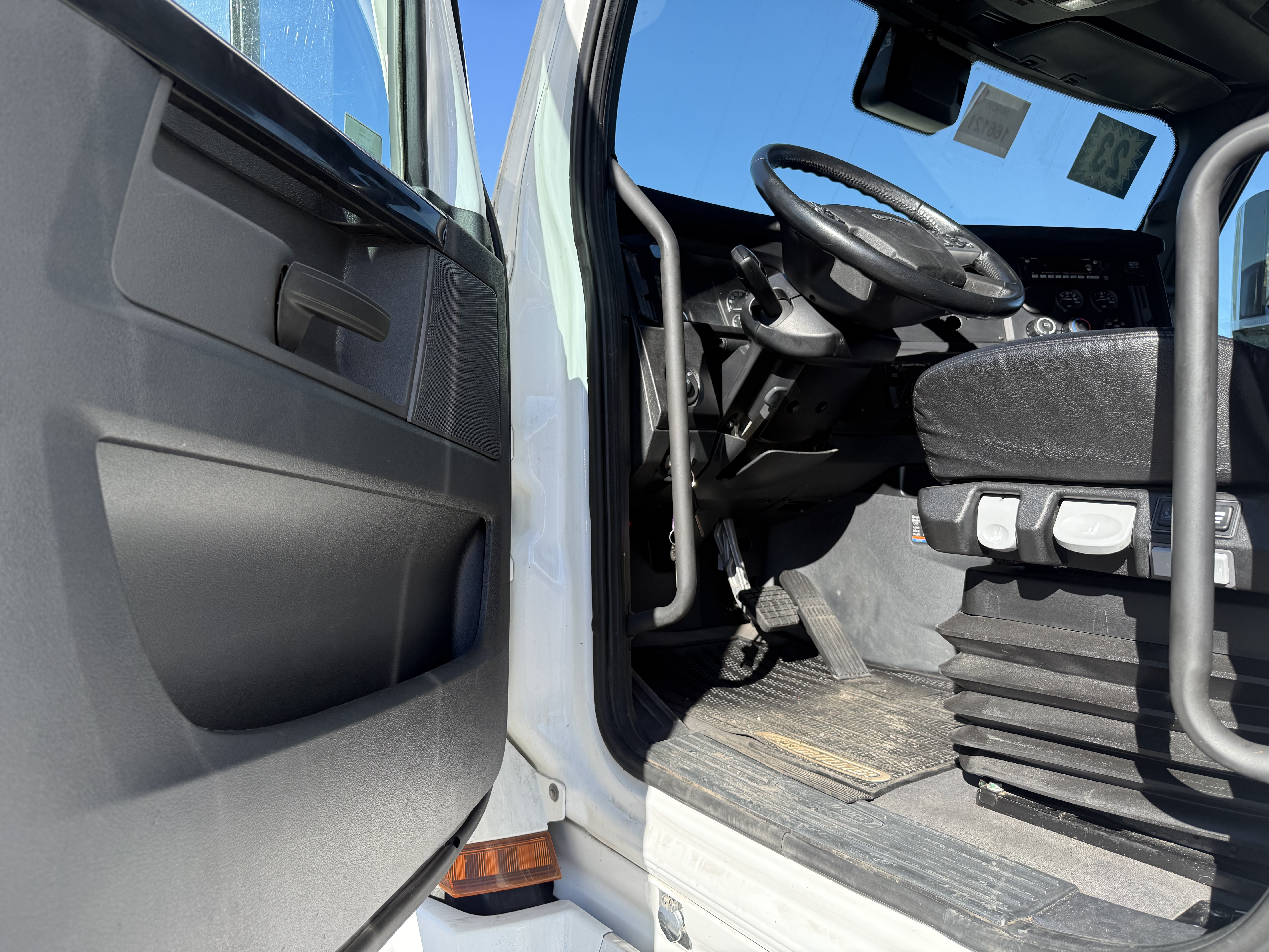 2023 FREIGHTLINER CASCADIA 126SLP - image 18