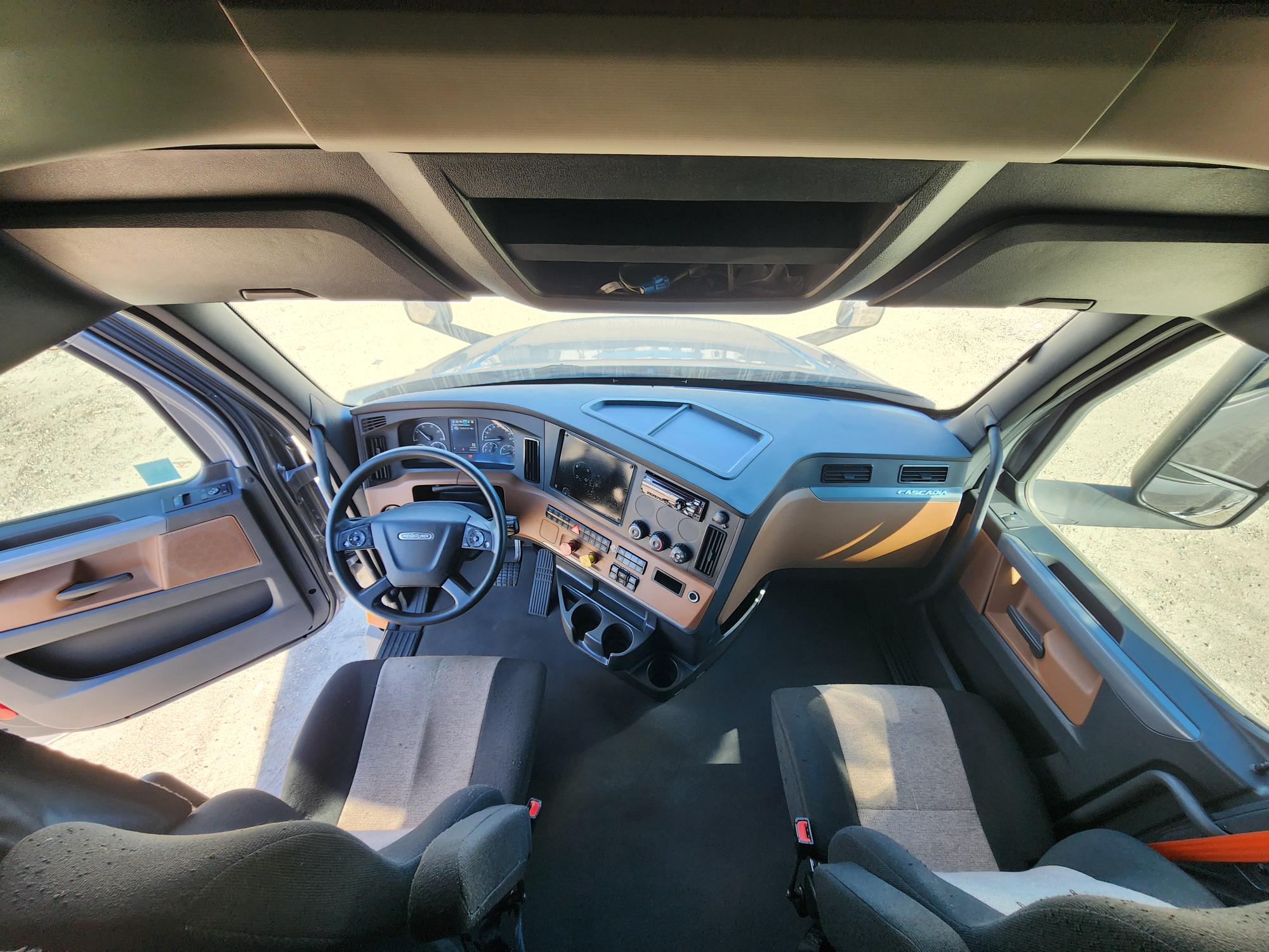 2021 FREIGHTLINER CASCADIA 126SLP - image 18