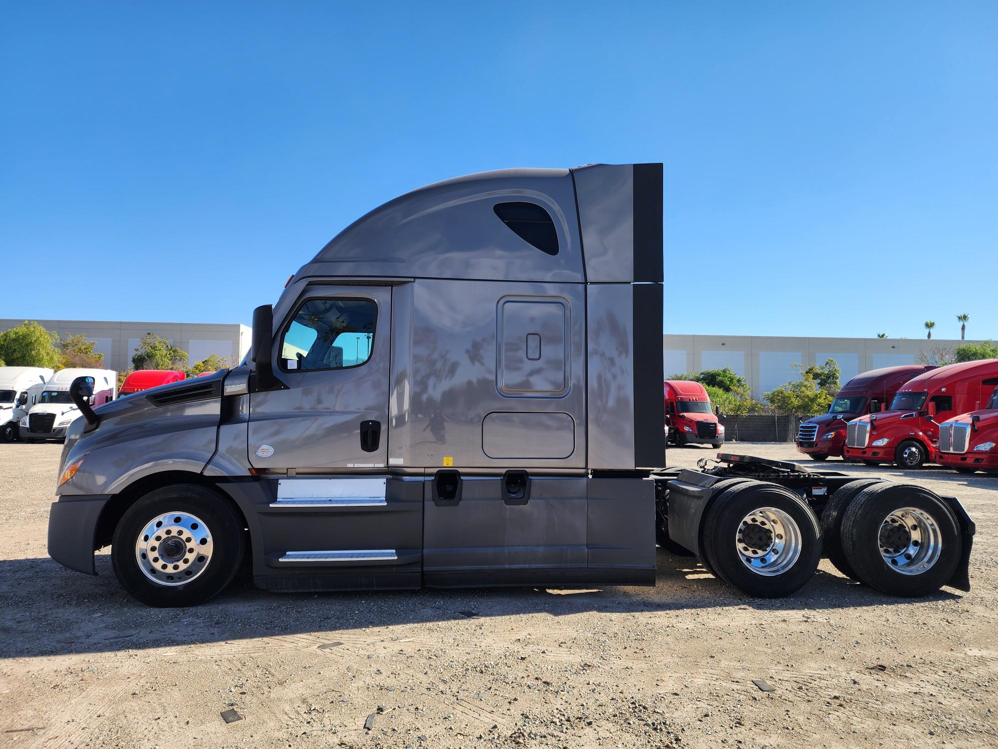 2021 FREIGHTLINER CASCADIA 126SLP - image 3