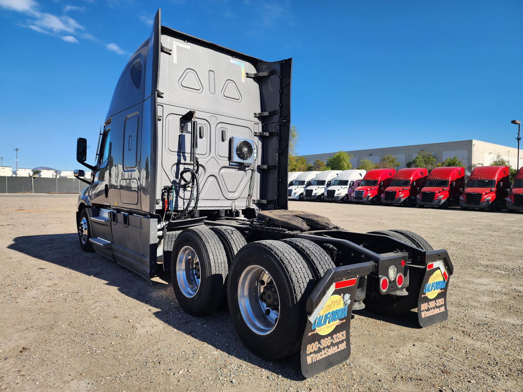 2021 FREIGHTLINER CASCADIA 126SLP - image 4