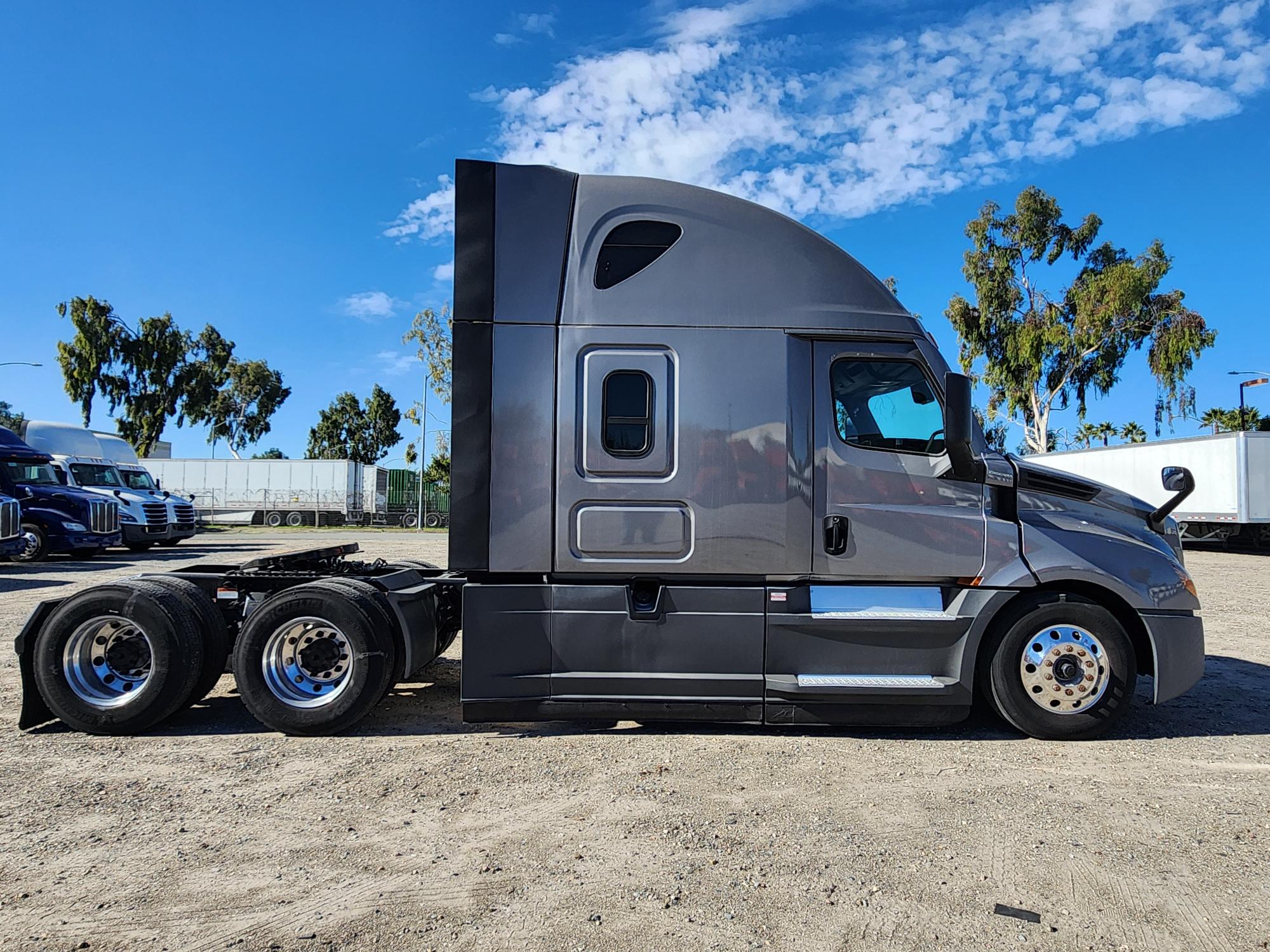 2021 FREIGHTLINER CASCADIA 126SLP - image 7