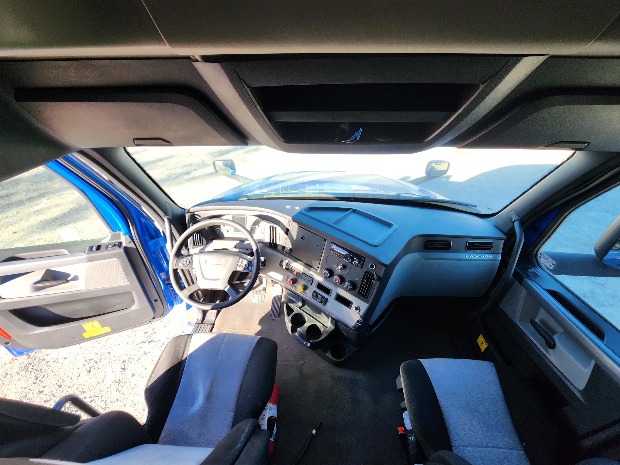 2020 FREIGHTLINER CASCADIA 126SLP - image 17