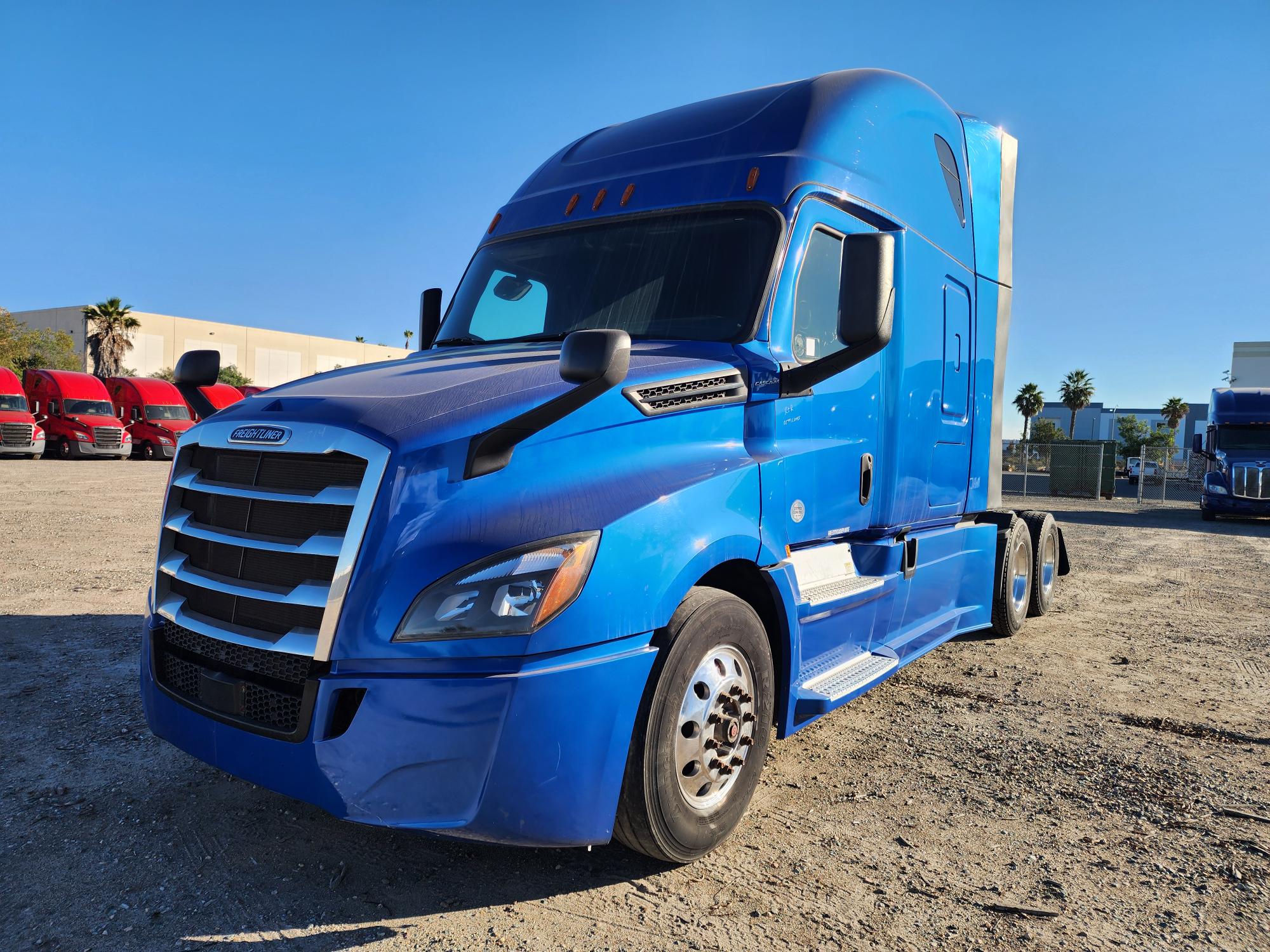 2020 FREIGHTLINER CASCADIA 126SLP - image 1