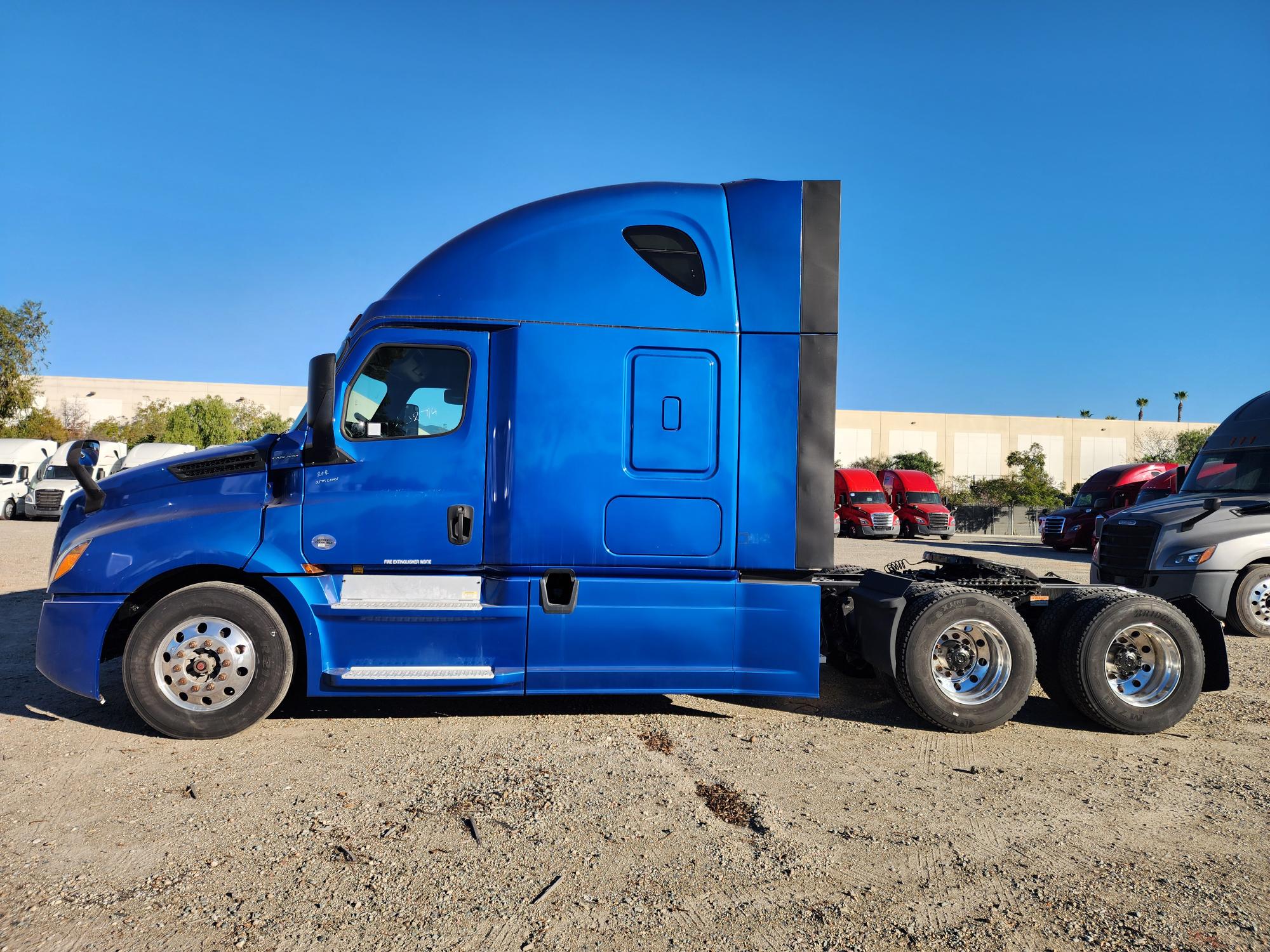 2020 FREIGHTLINER CASCADIA 126SLP - image 2