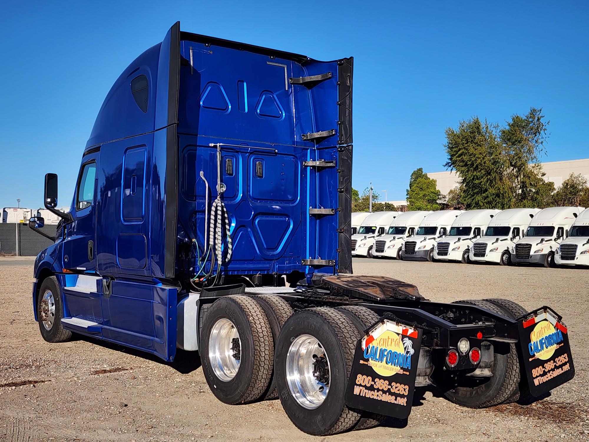 2020 FREIGHTLINER CASCADIA 126SLP - image 3