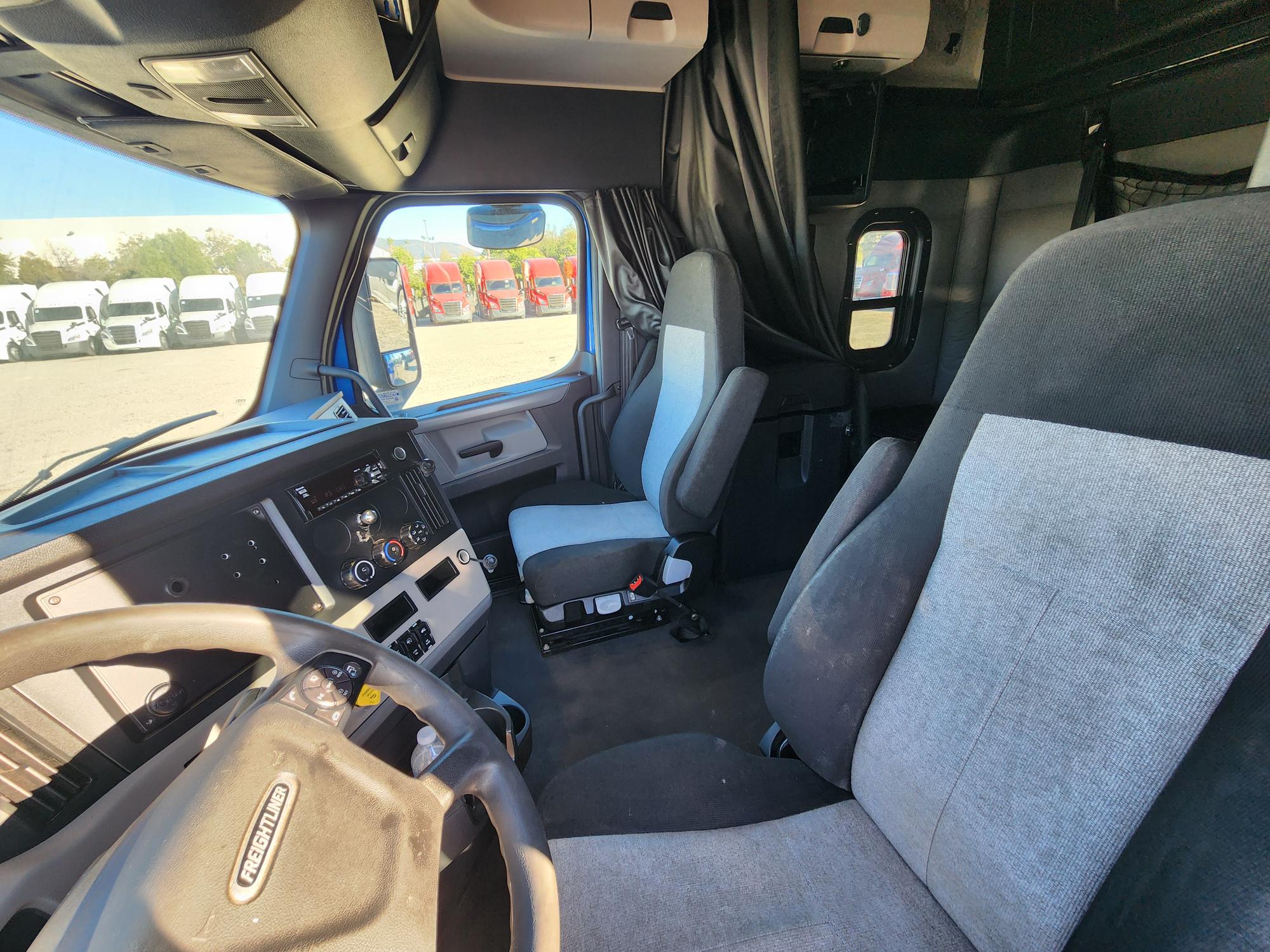 2020 FREIGHTLINER CASCADIA 126SLP - image 16