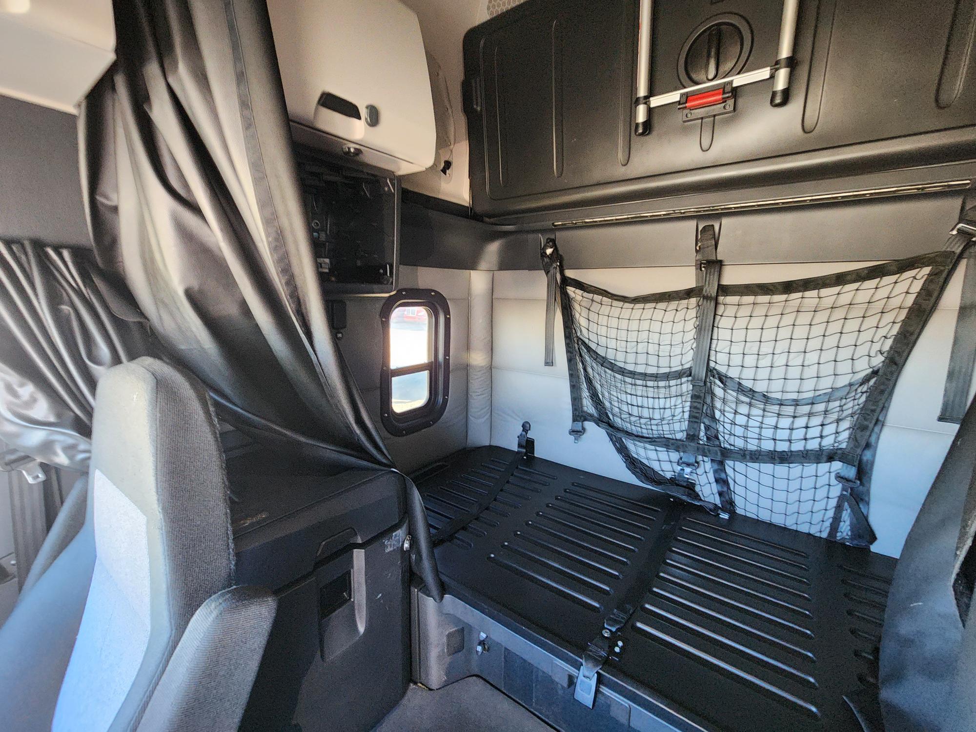 2020 FREIGHTLINER CASCADIA 126SLP - image 18