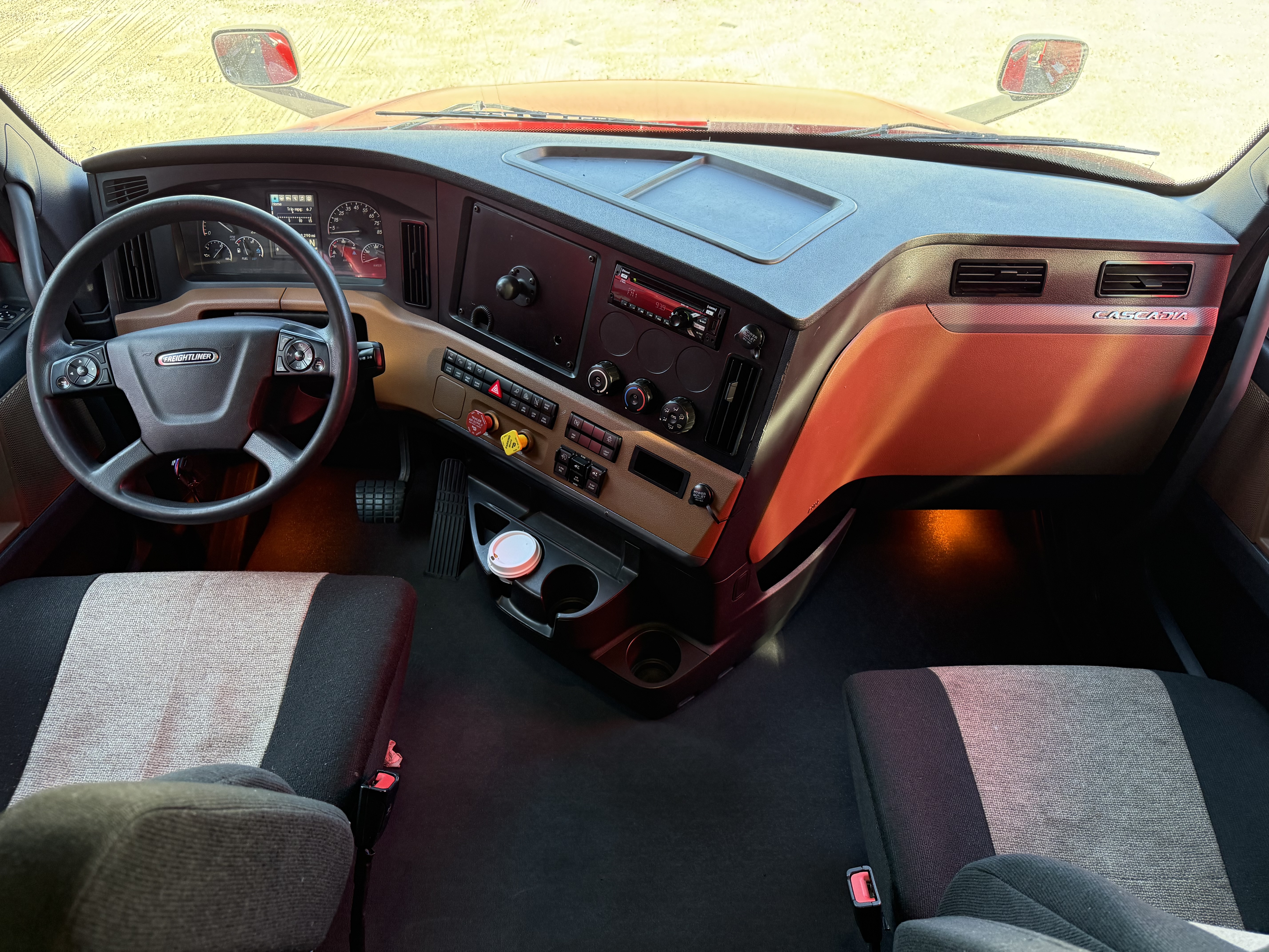 2021 FREIGHTLINER CASCADIA 126SLP - image 16