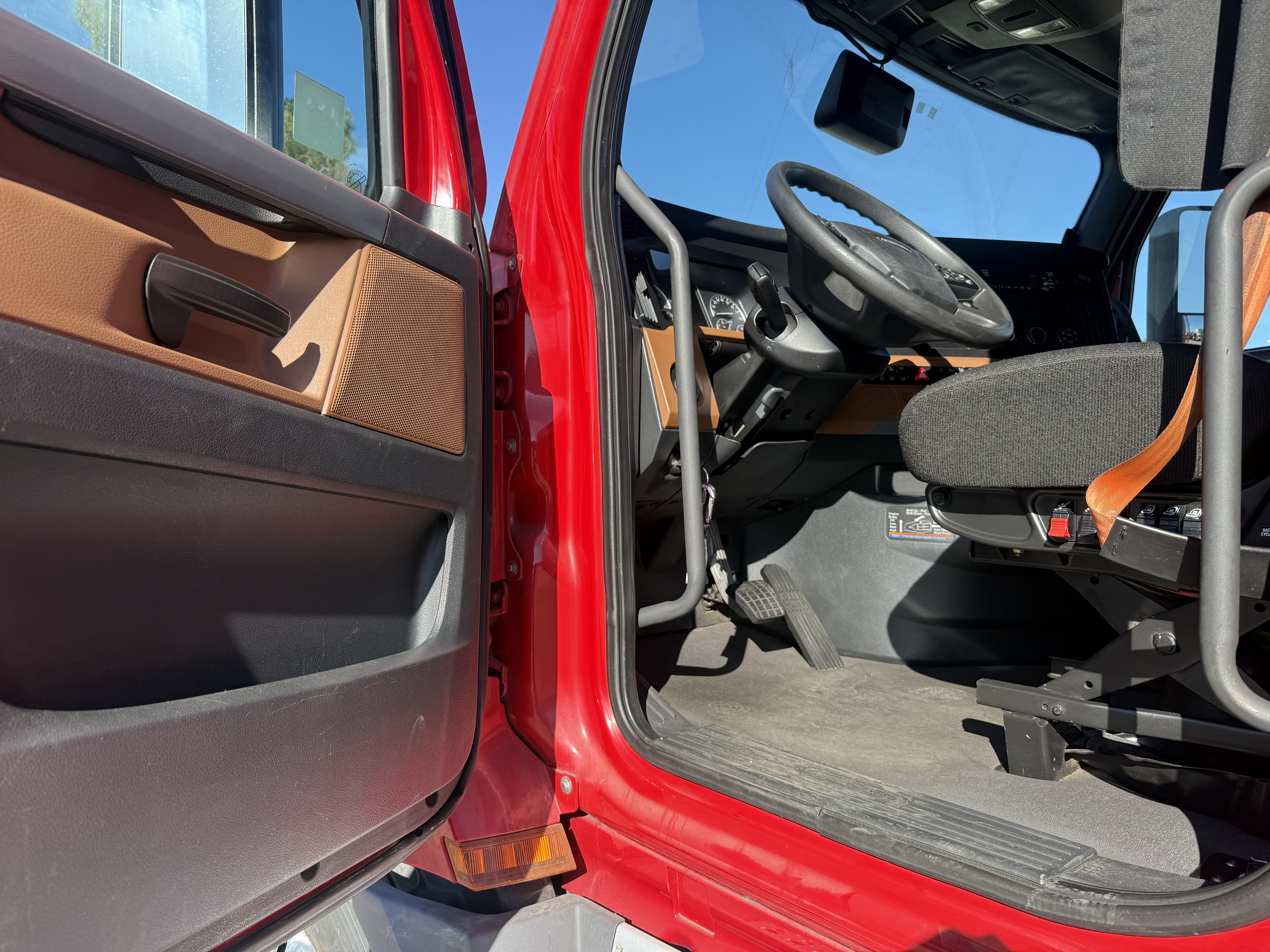 2021 FREIGHTLINER CASCADIA 126SLP - image 18