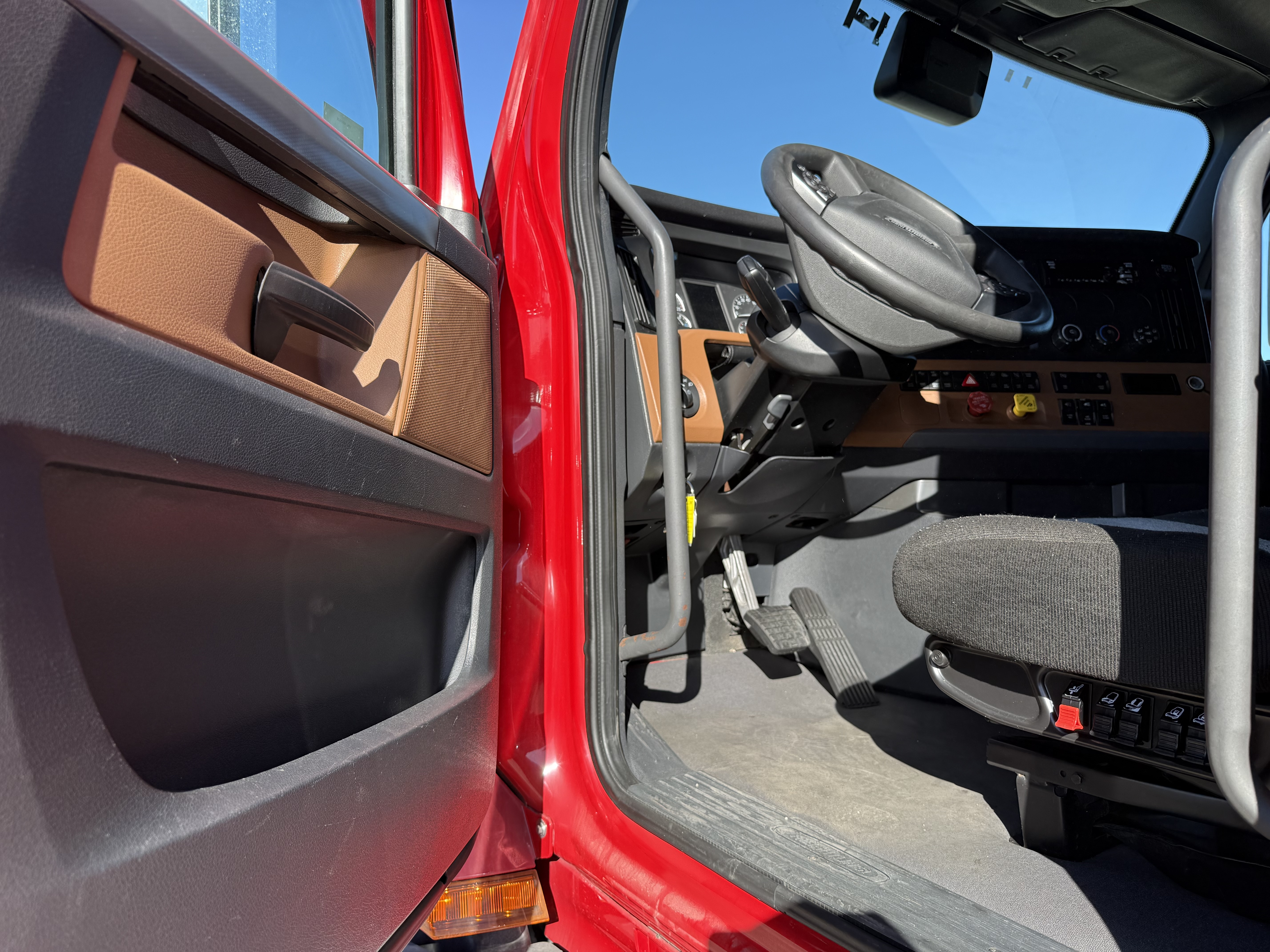 2021 FREIGHTLINER CASCADIA 126SLP - image 18