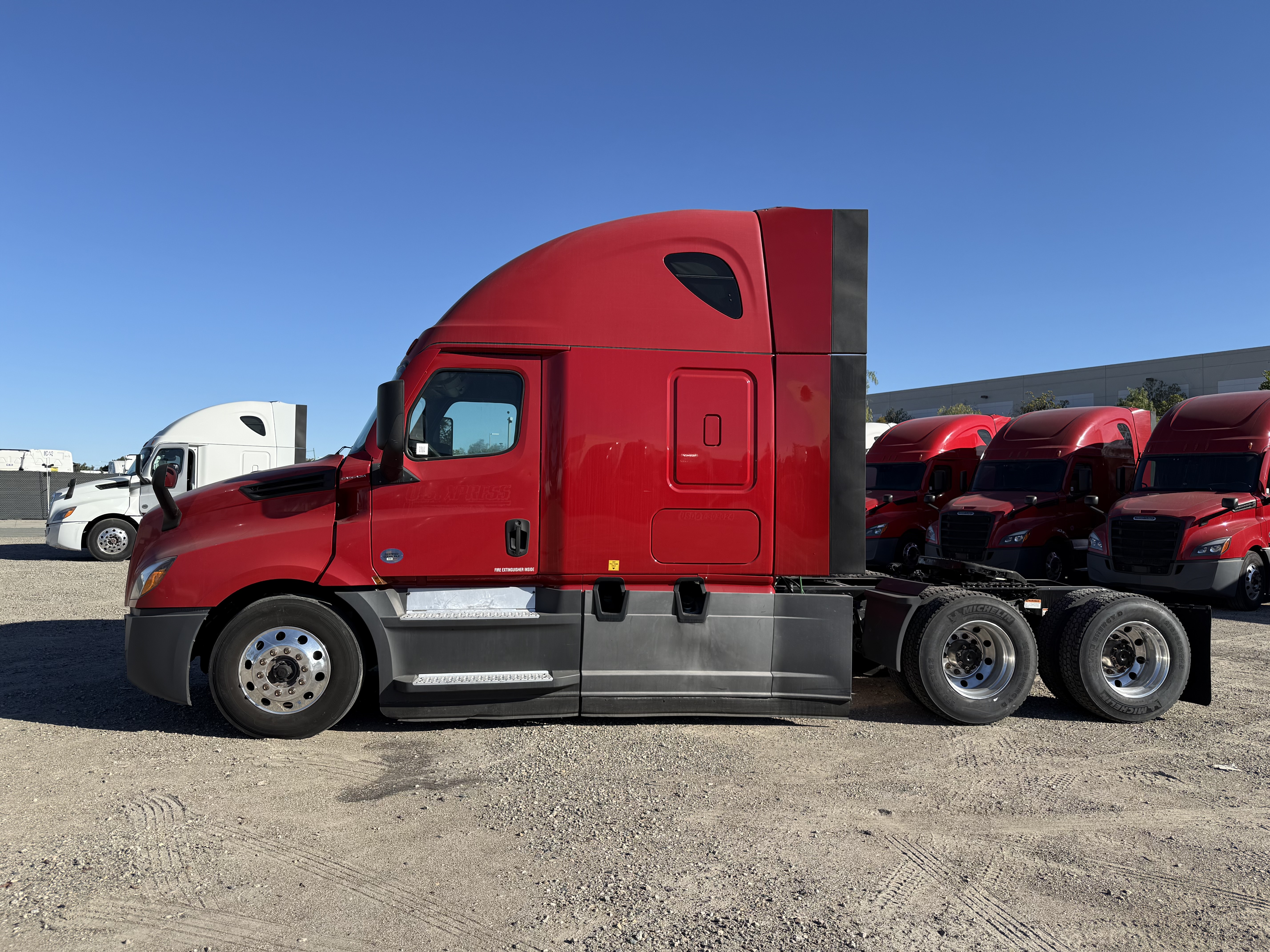 2021 FREIGHTLINER CASCADIA 126SLP - image 3