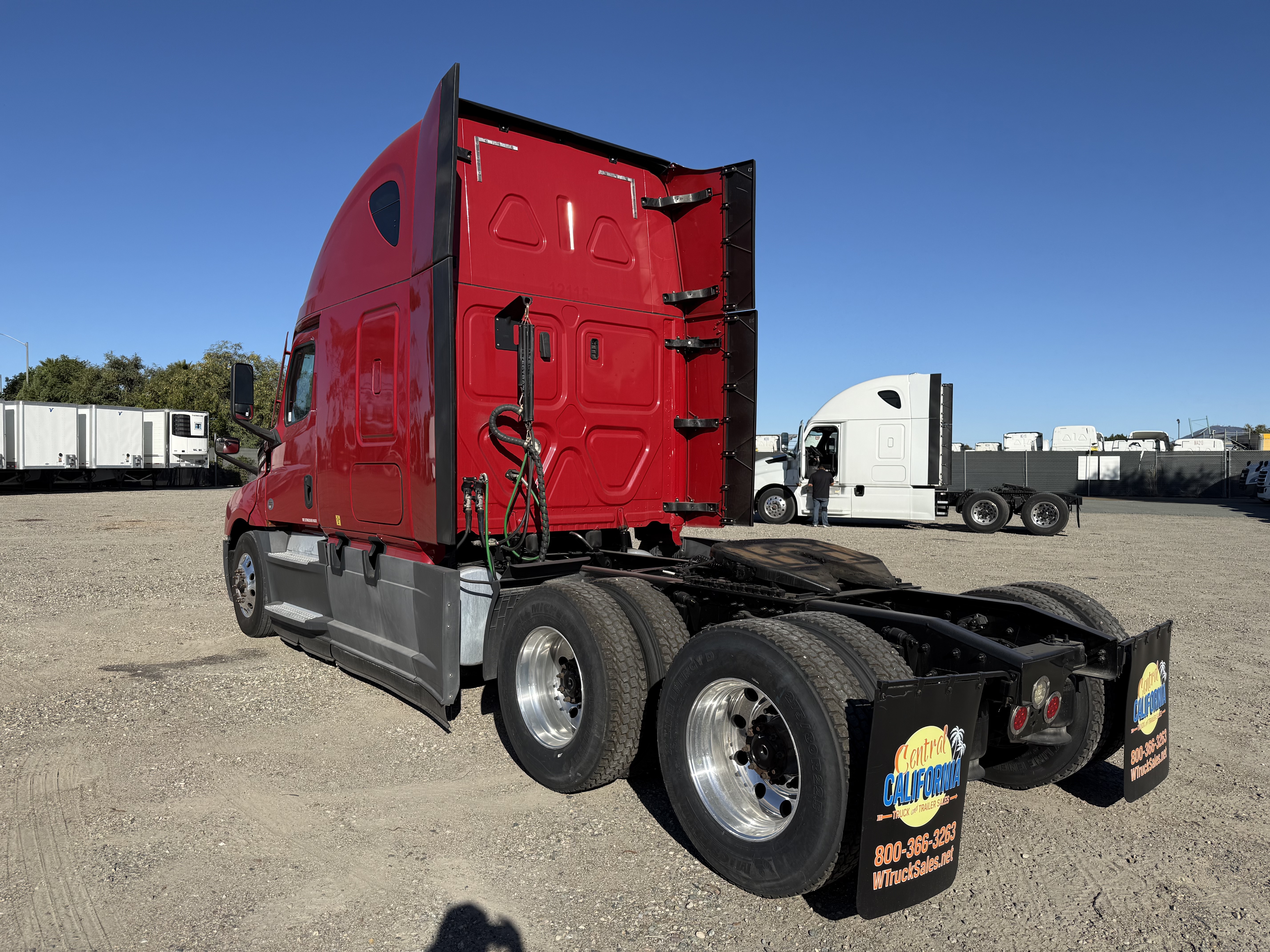 2021 FREIGHTLINER CASCADIA 126SLP - image 4