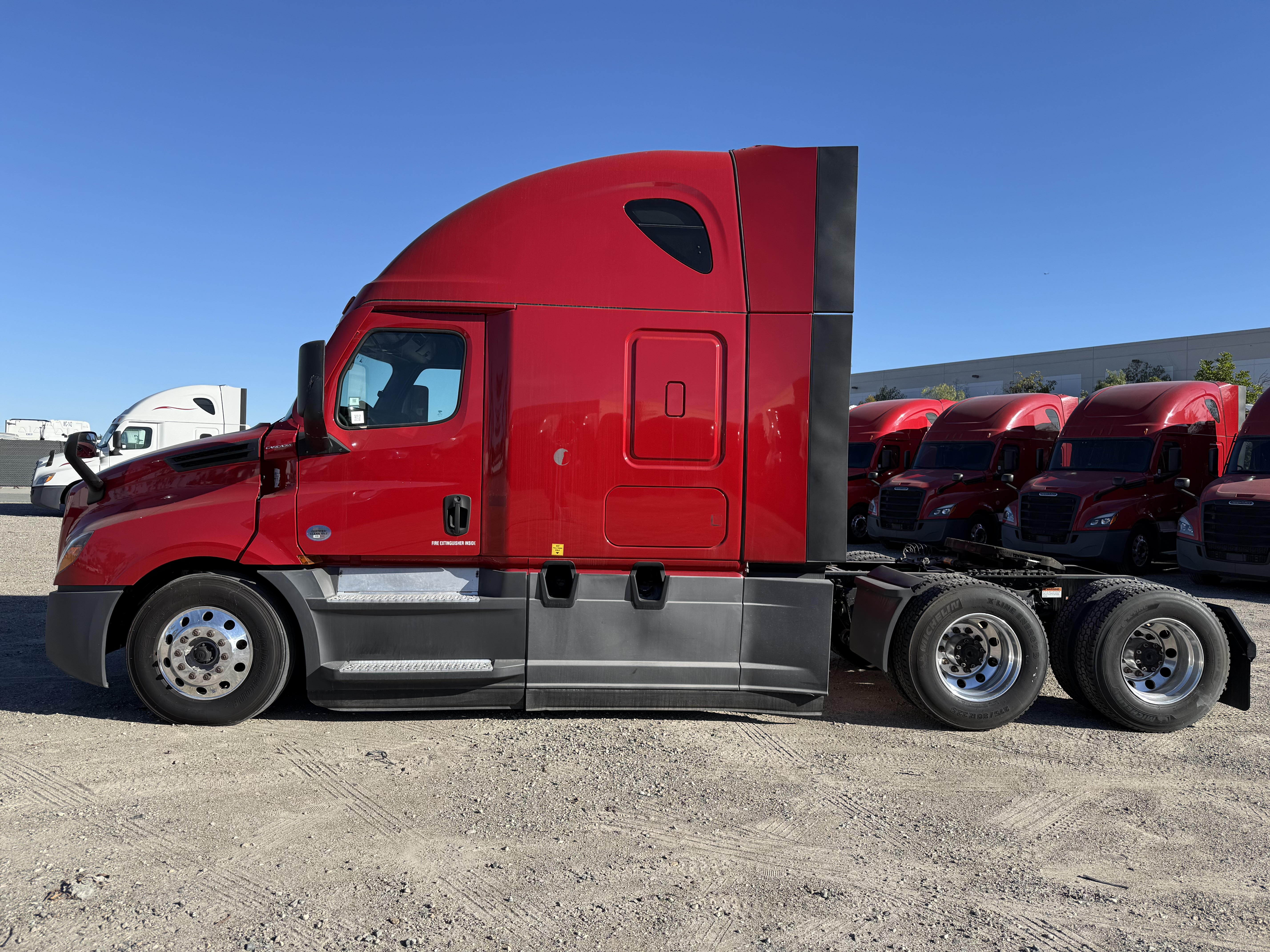 2021 FREIGHTLINER CASCADIA 126SLP - image 3