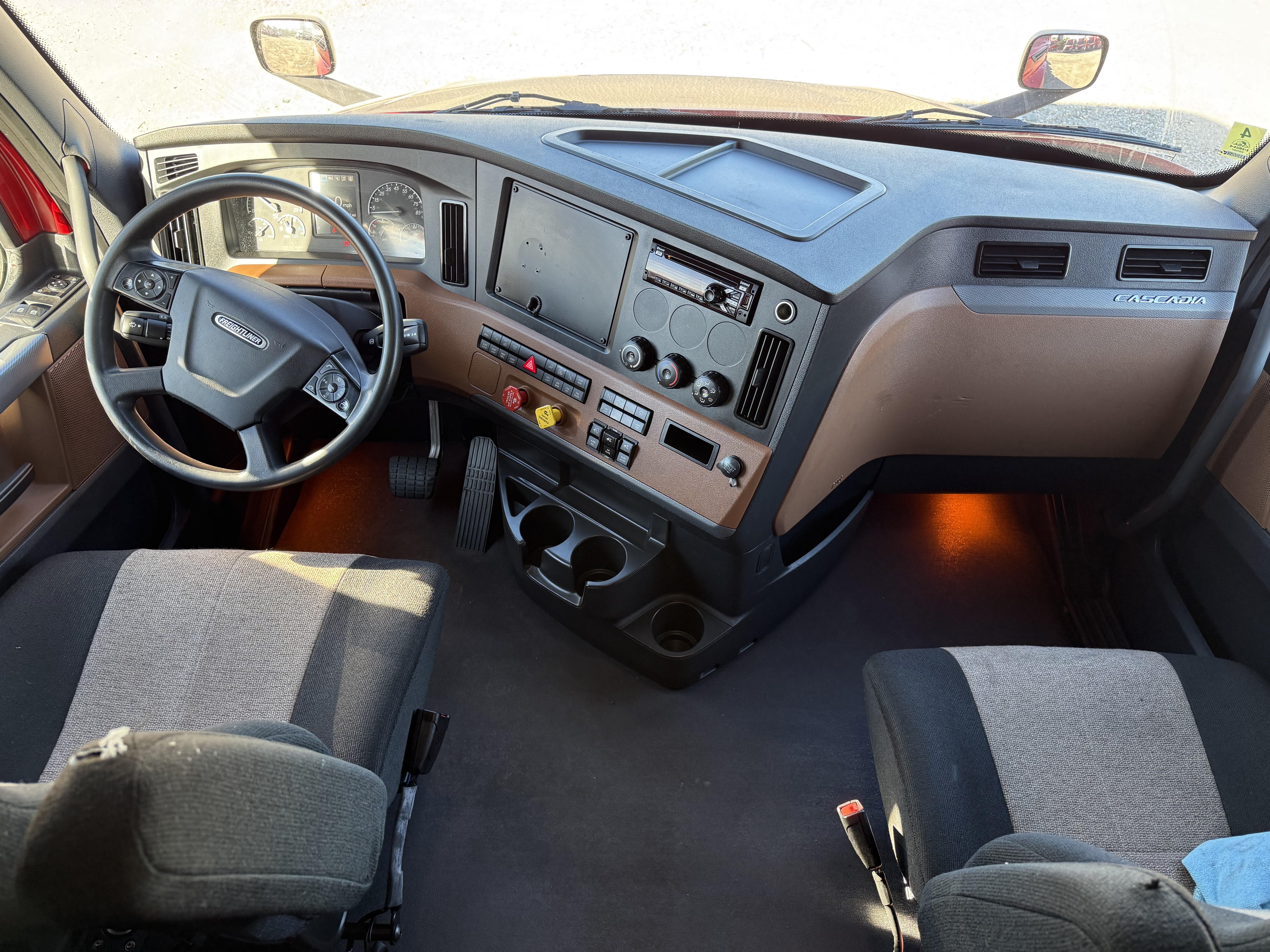 2021 FREIGHTLINER CASCADIA 126SLP - image 16