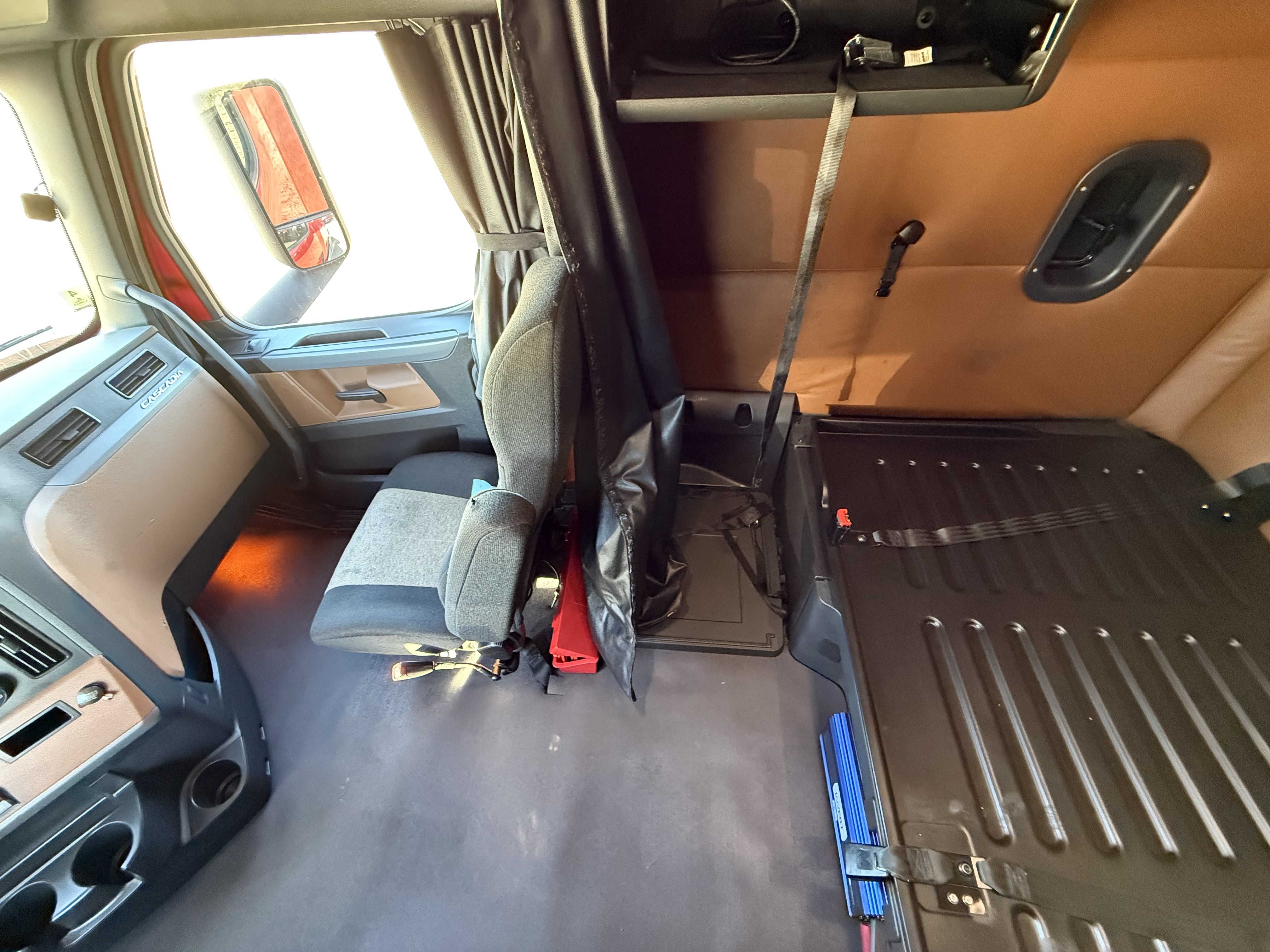 2021 FREIGHTLINER CASCADIA 126SLP - image 17