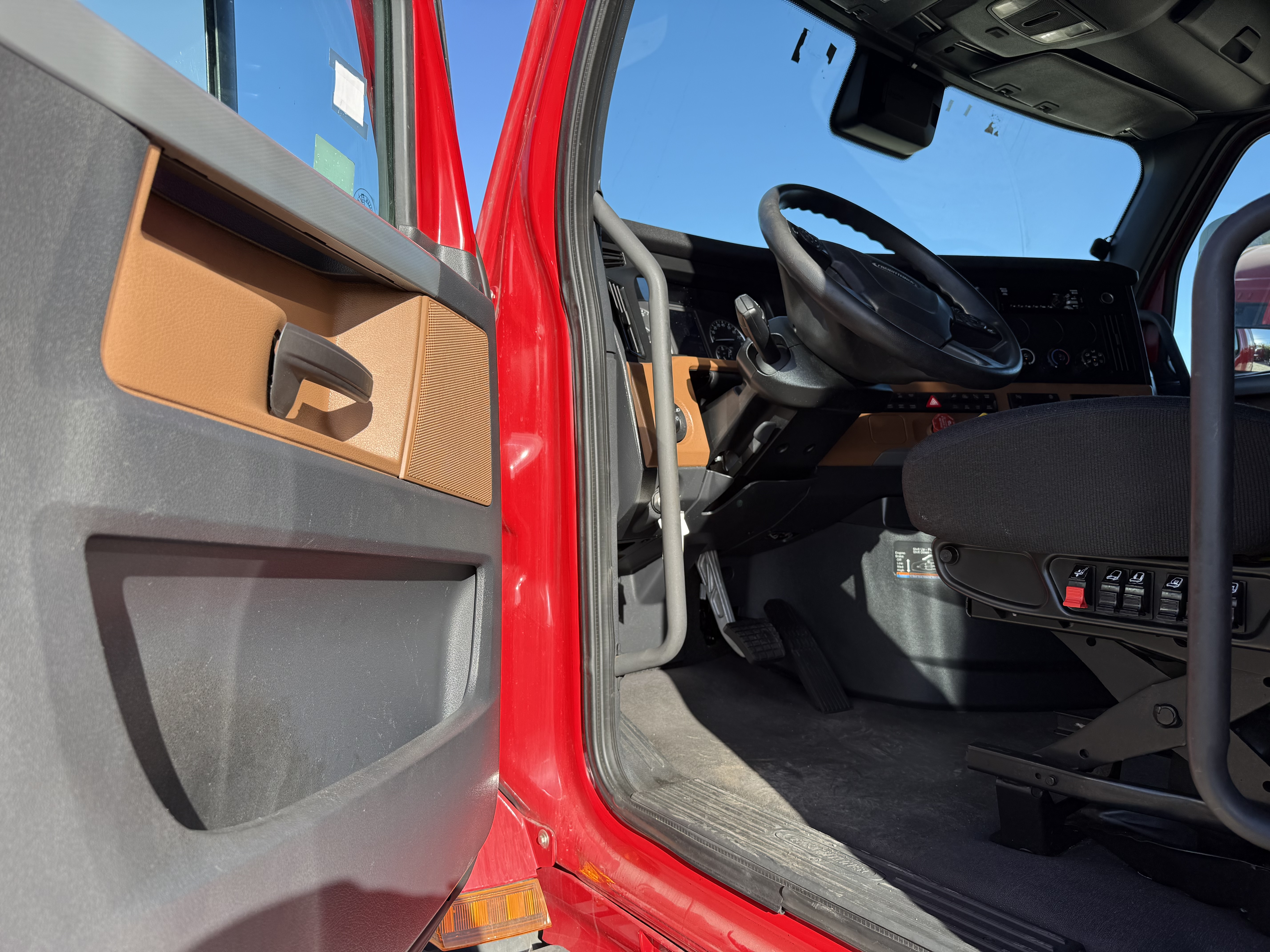 2021 FREIGHTLINER CASCADIA 126SLP - image 18