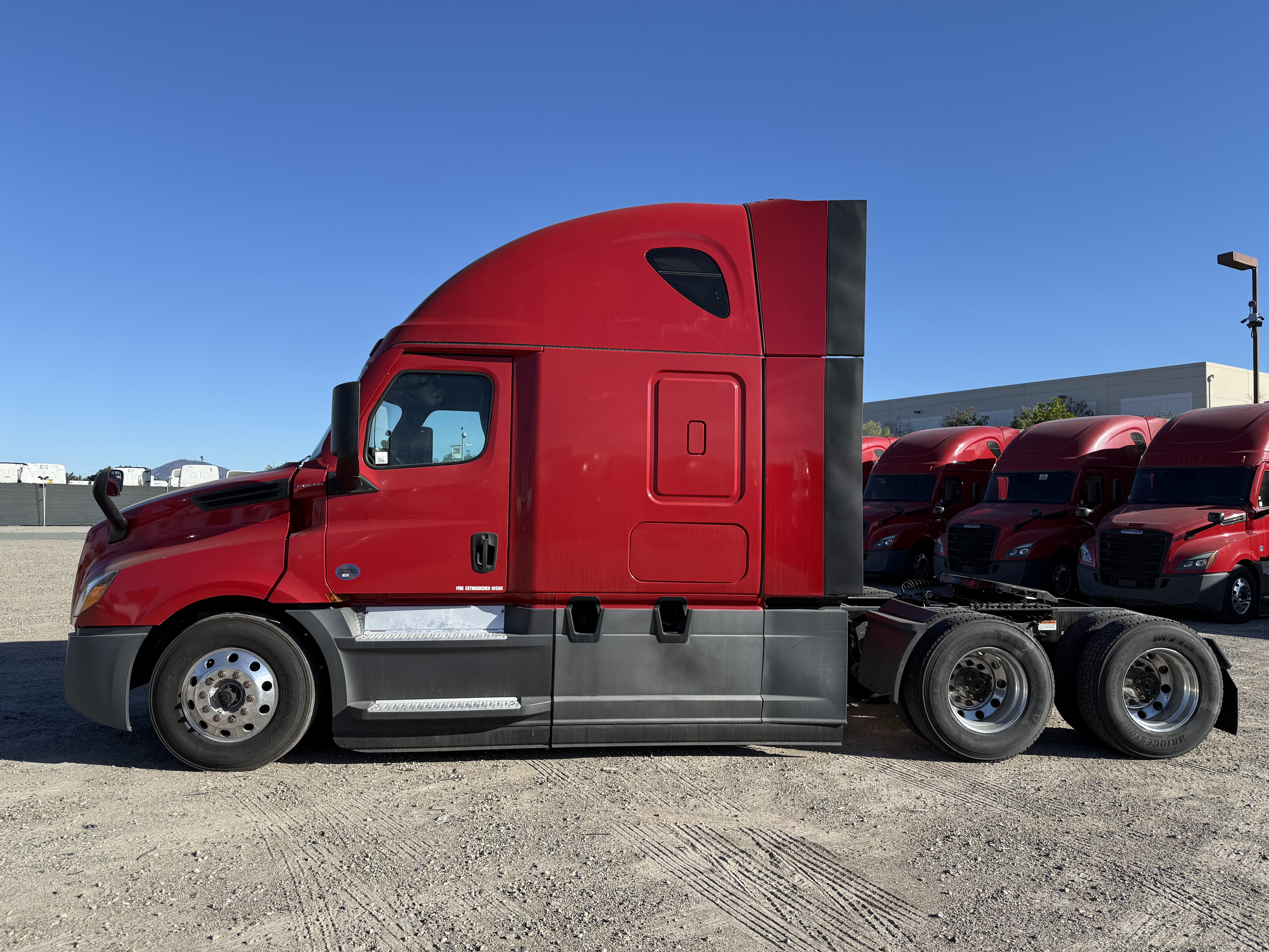 2021 FREIGHTLINER CASCADIA 126SLP - image 3