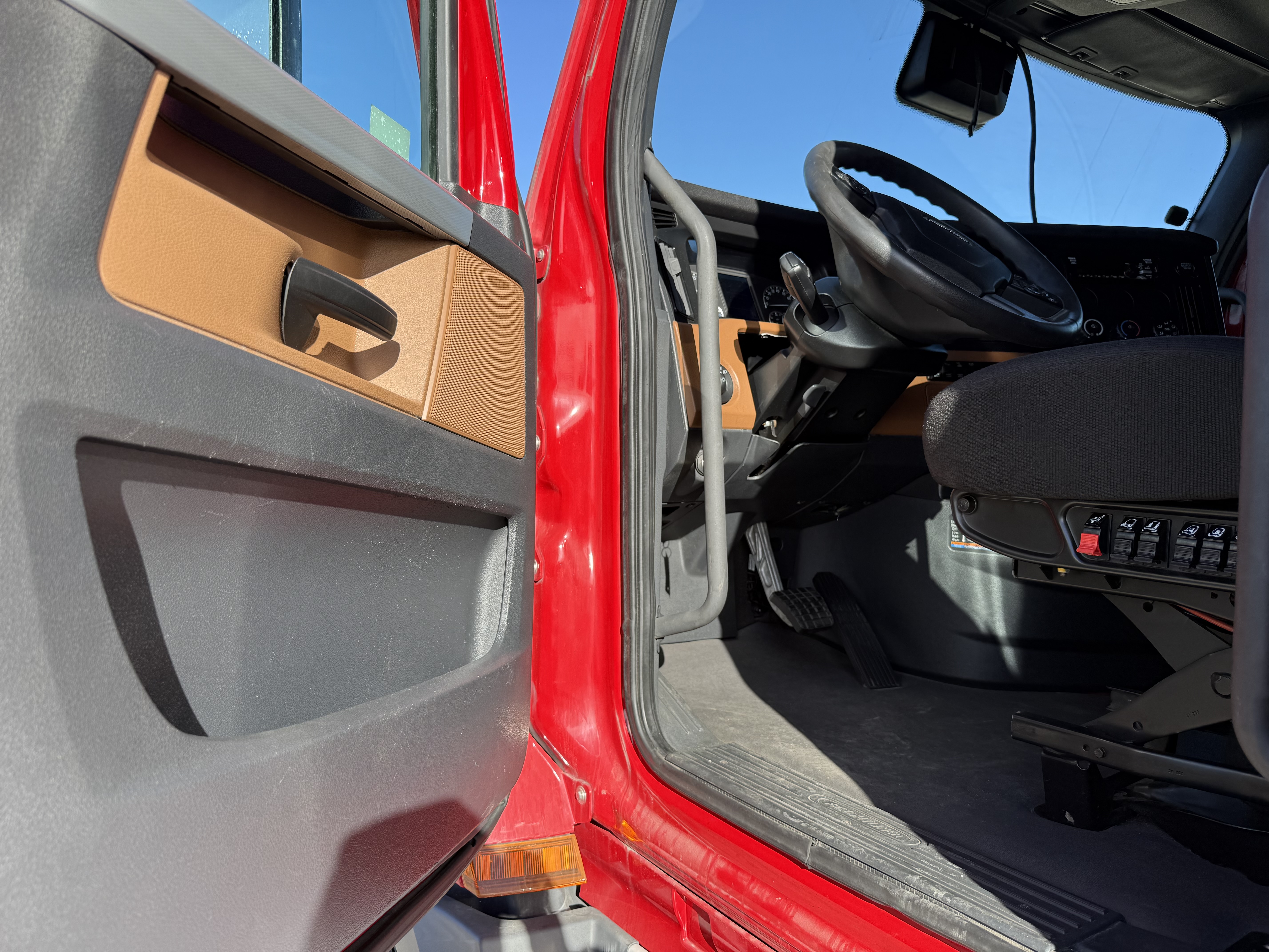 2021 FREIGHTLINER CASCADIA 126SLP - image 18