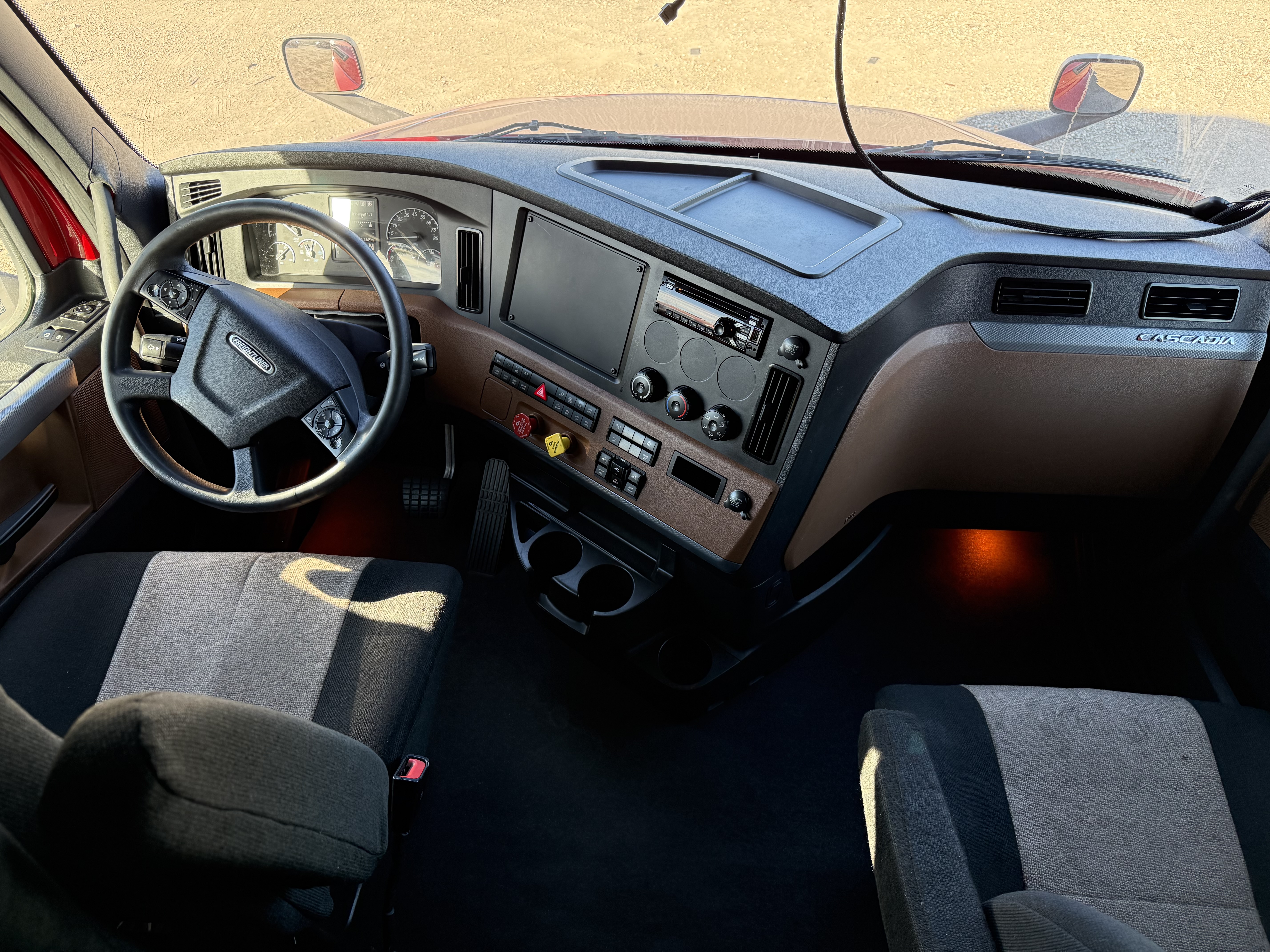 2021 FREIGHTLINER CASCADIA 126SLP - image 15