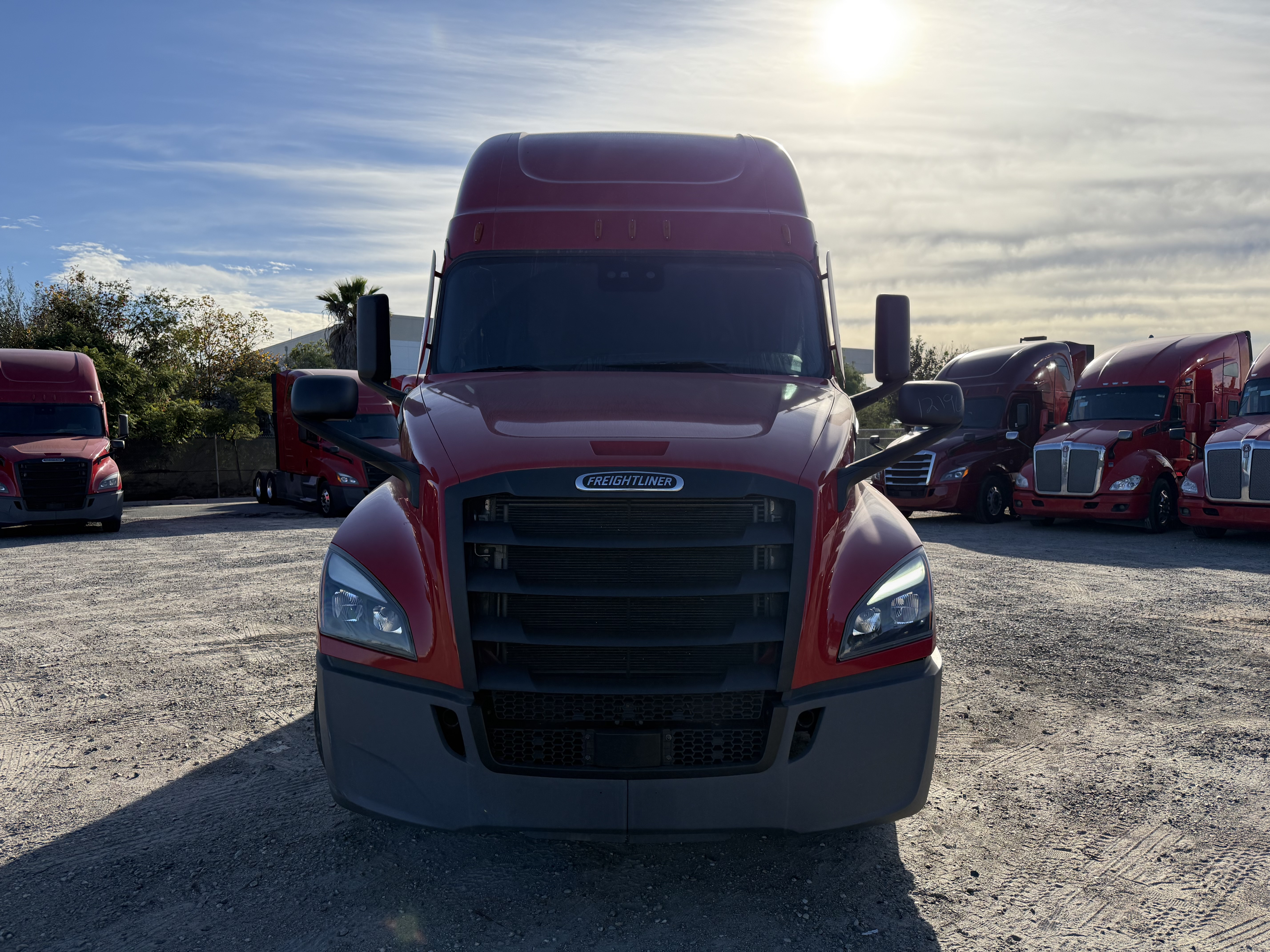 2021 FREIGHTLINER CASCADIA 126SLP - image 2