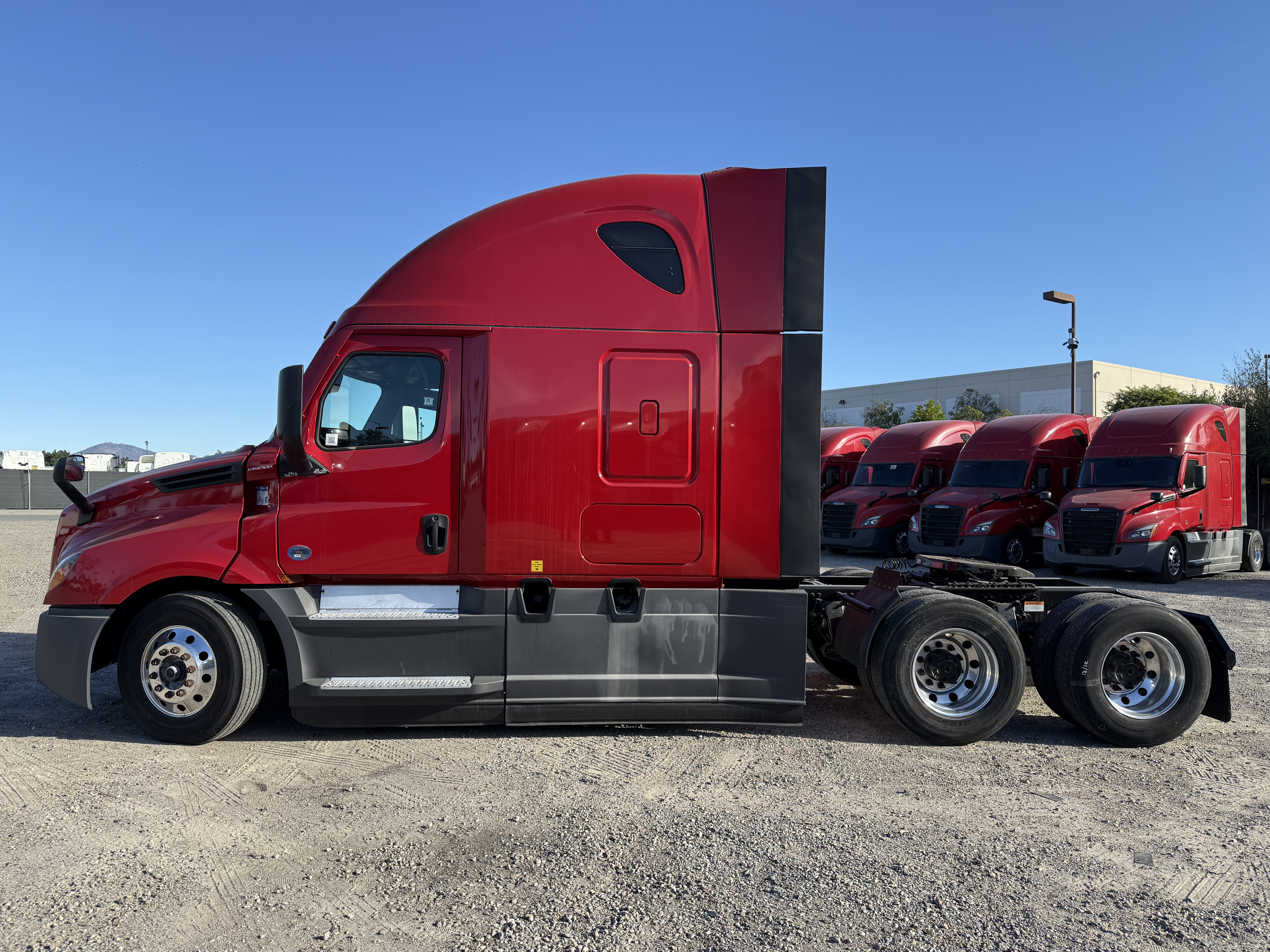 2021 FREIGHTLINER CASCADIA 126SLP - image 3