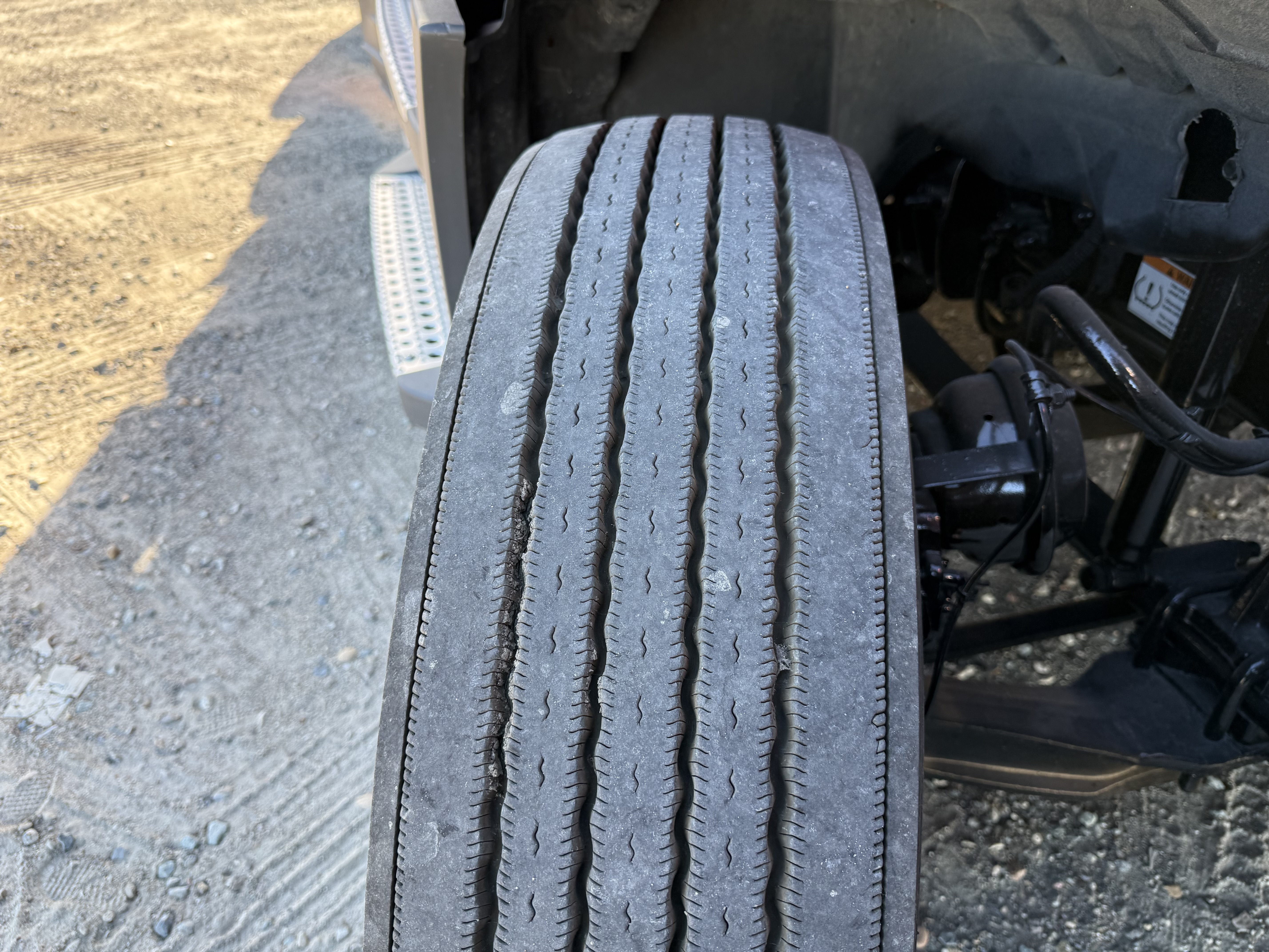 2021 FREIGHTLINER CASCADIA 126SLP - image 13