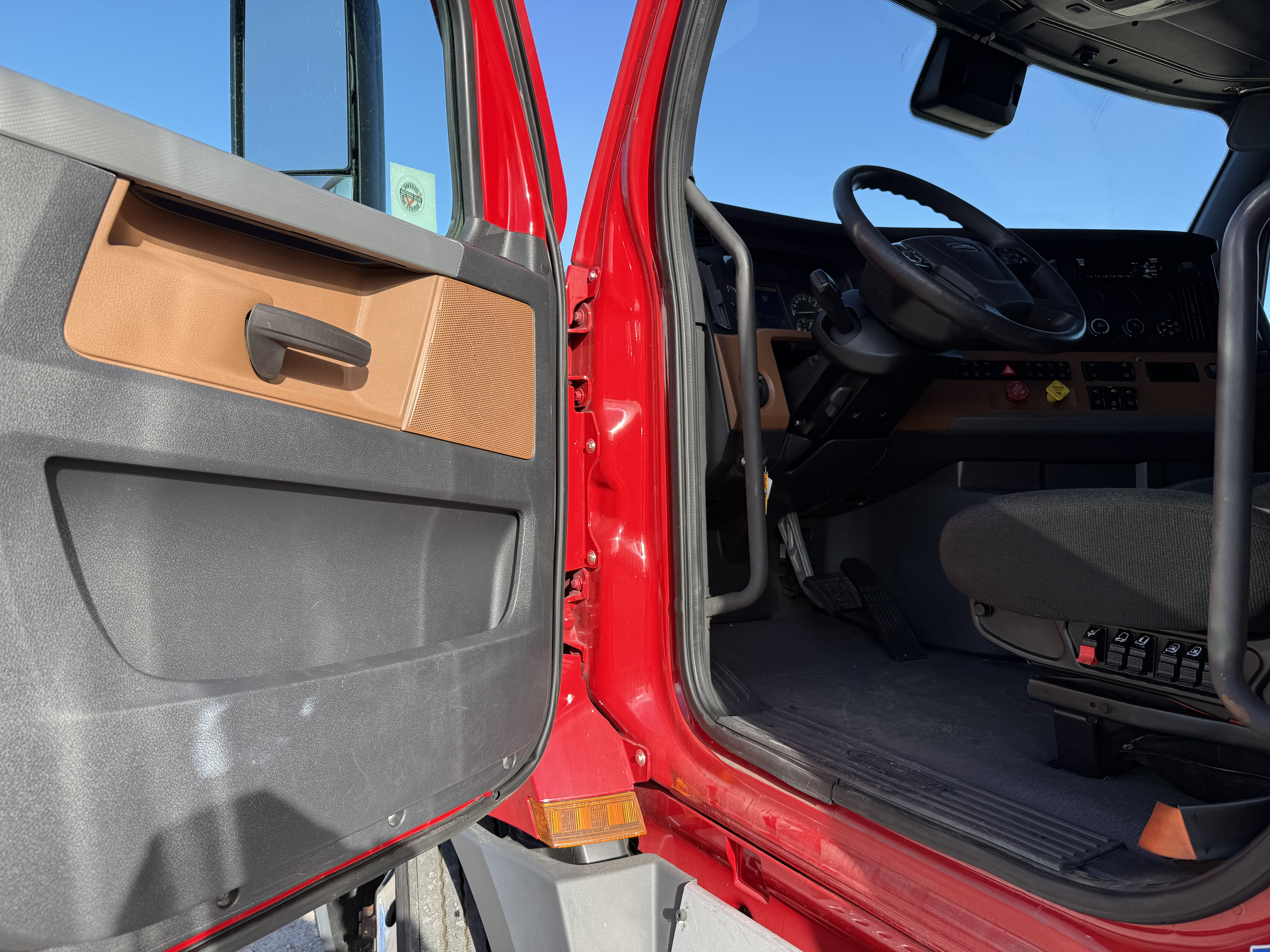 2021 FREIGHTLINER CASCADIA 126SLP - image 18