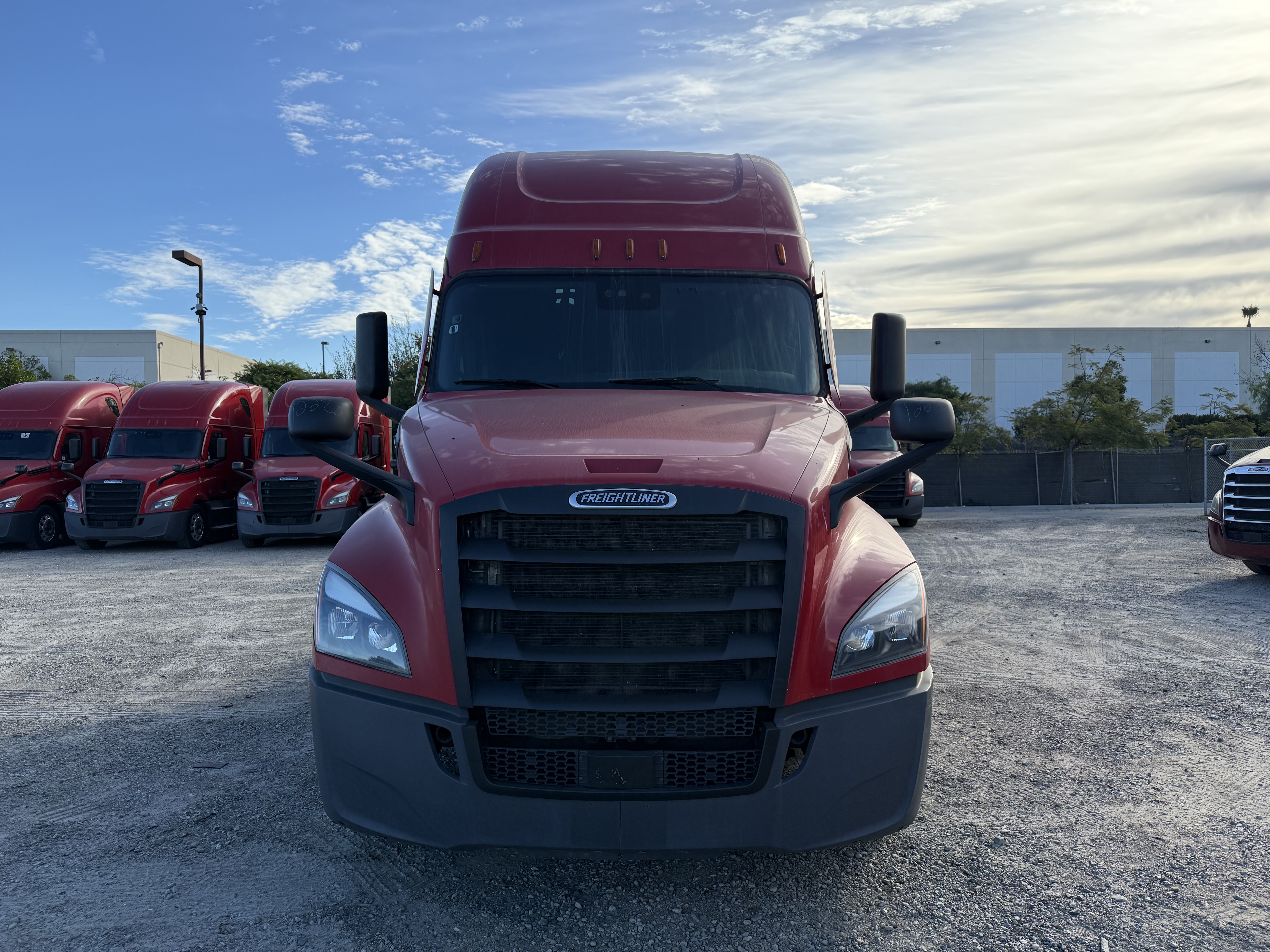 2021 FREIGHTLINER CASCADIA 126SLP - image 2
