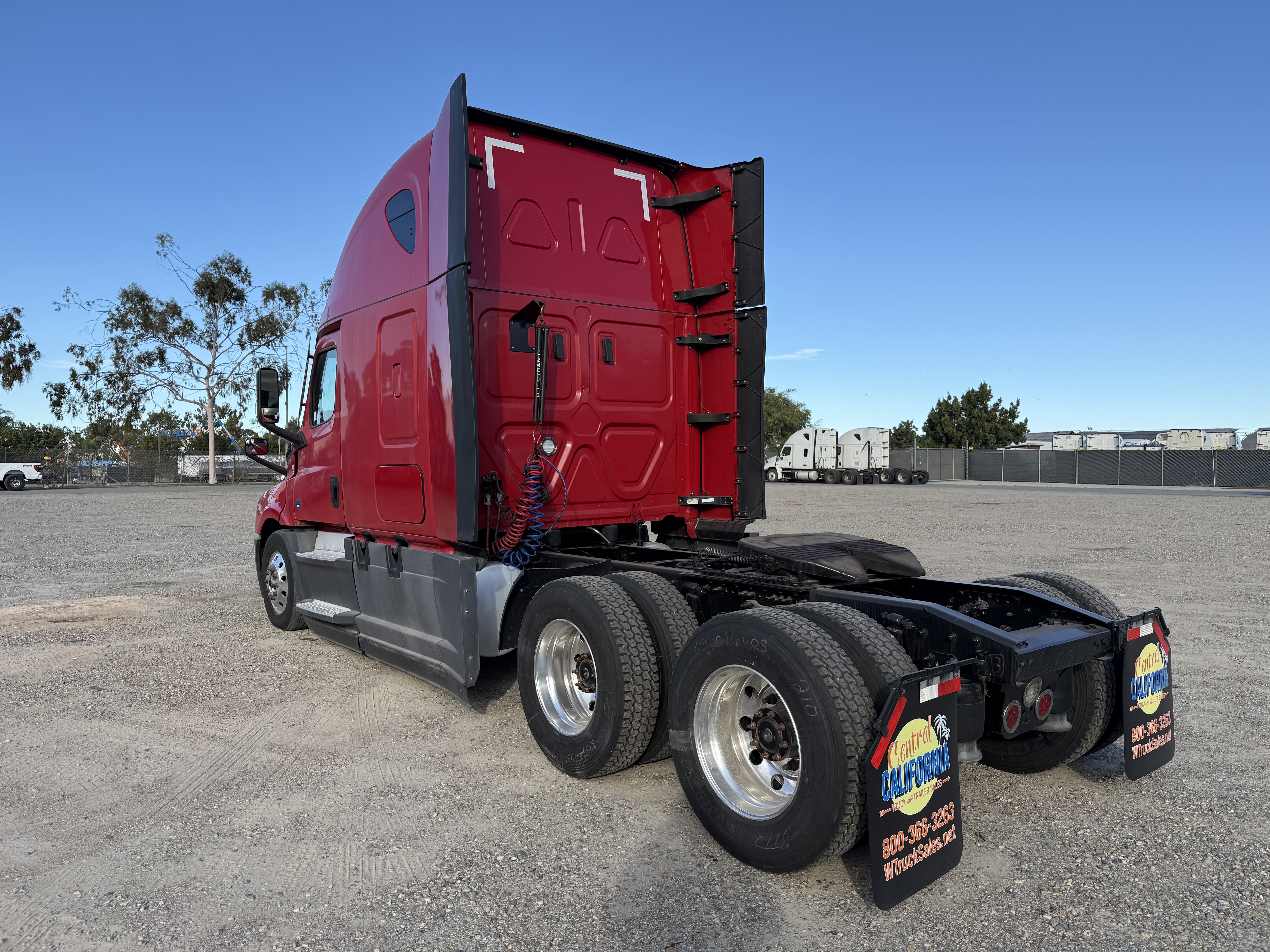 2021 FREIGHTLINER CASCADIA 126SLP - image 4