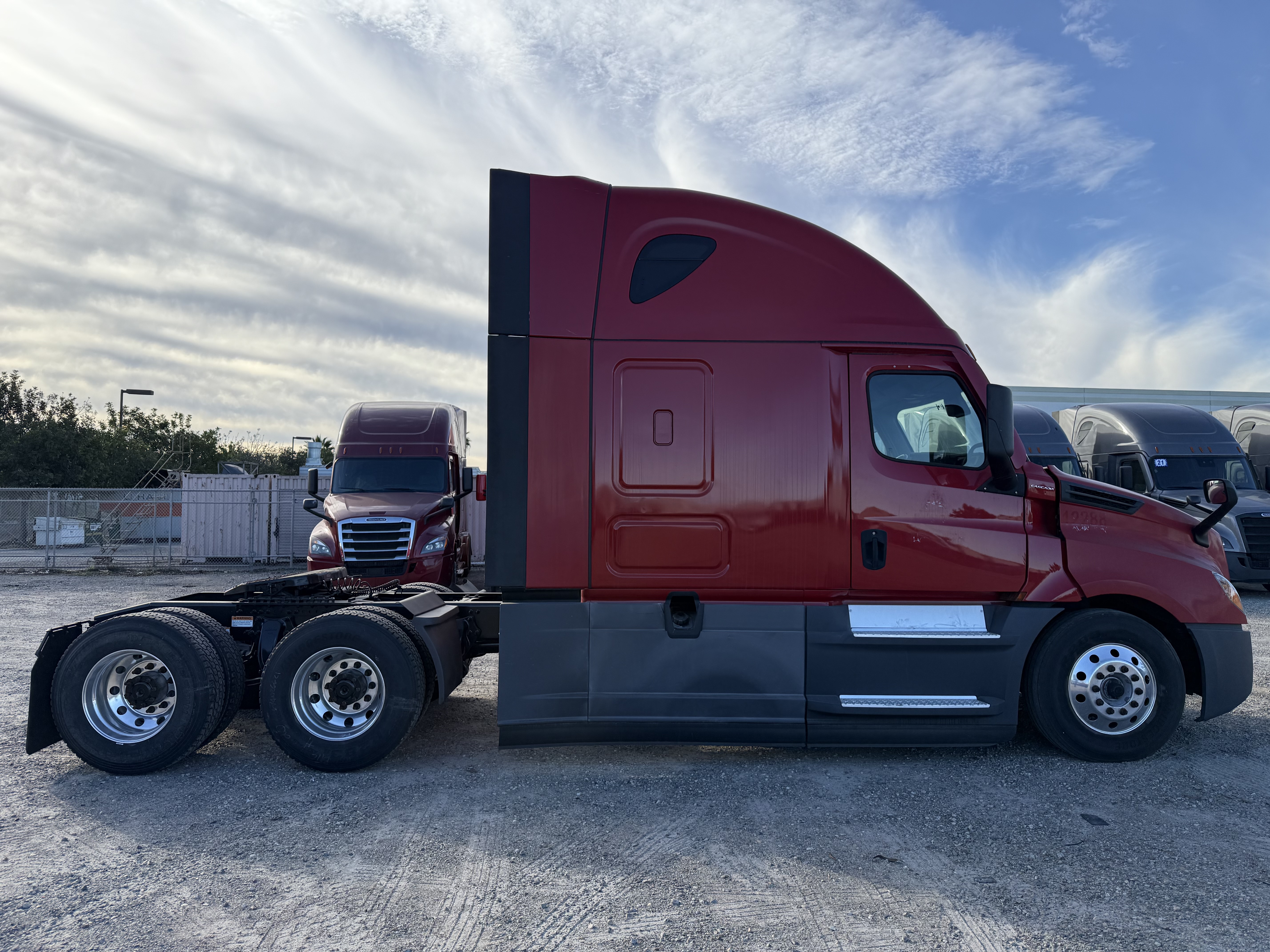 2021 FREIGHTLINER CASCADIA 126SLP - image 7