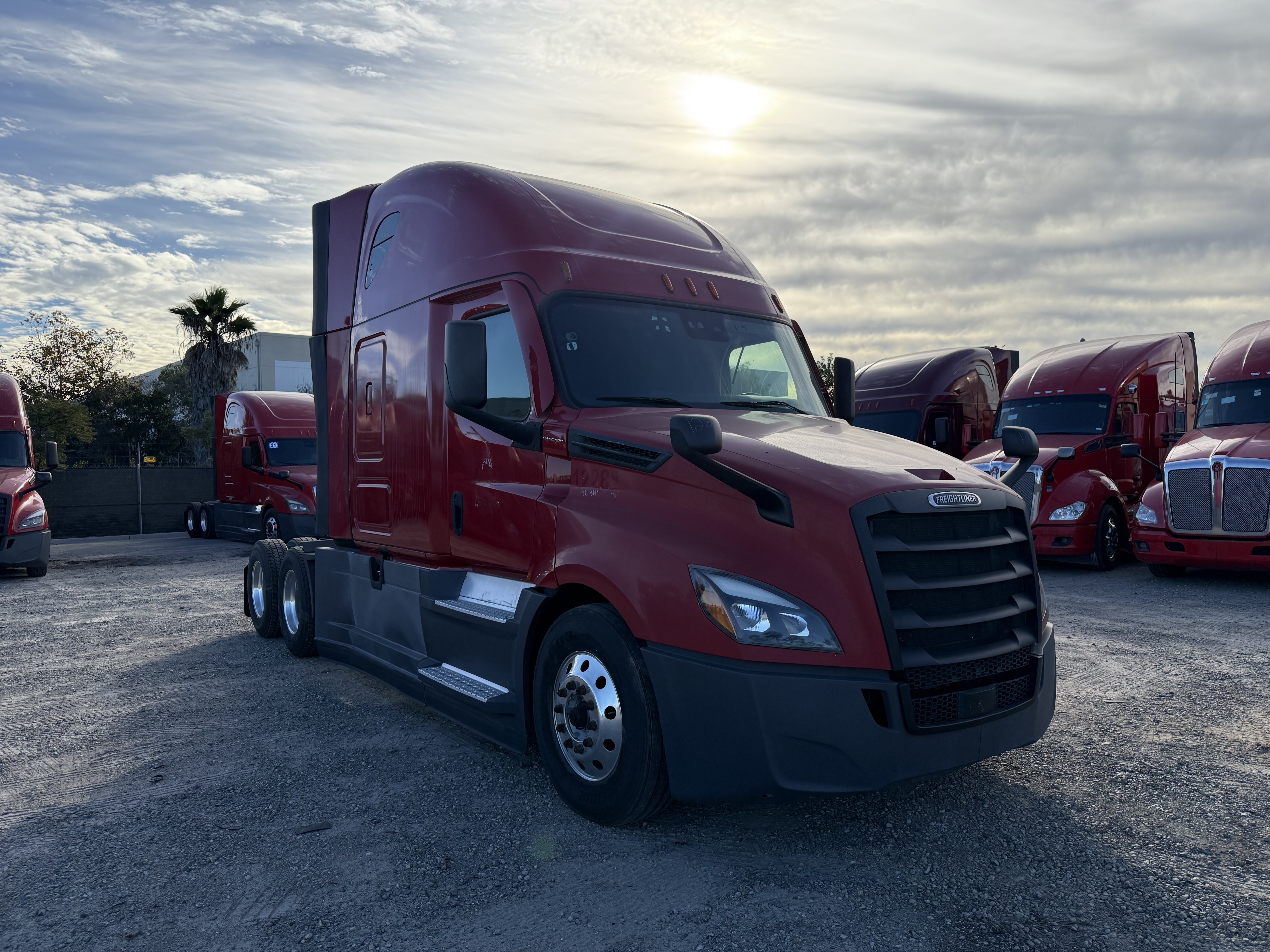 2021 FREIGHTLINER CASCADIA 126SLP - image 8
