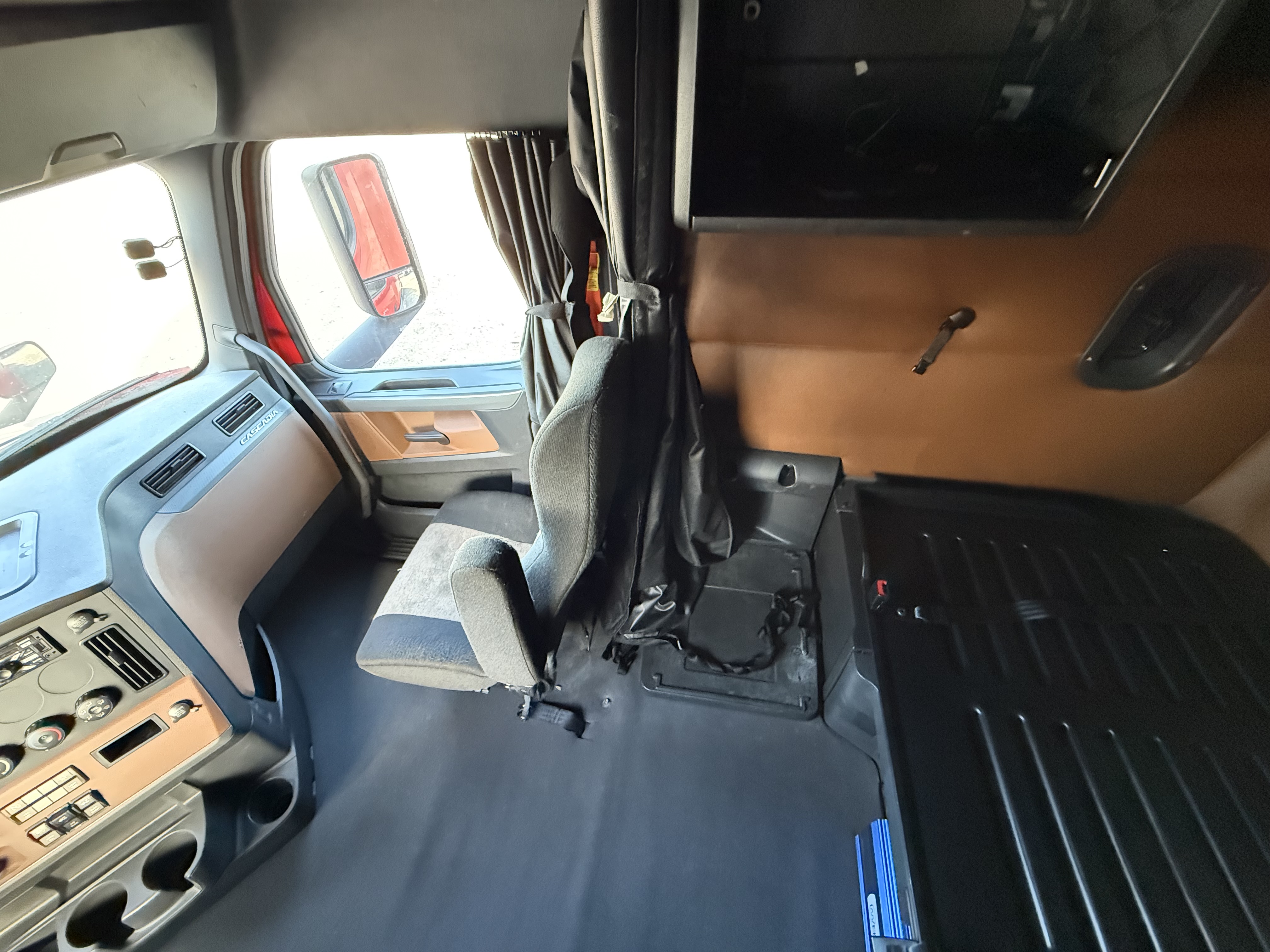 2021 FREIGHTLINER CASCADIA 126SLP - image 17