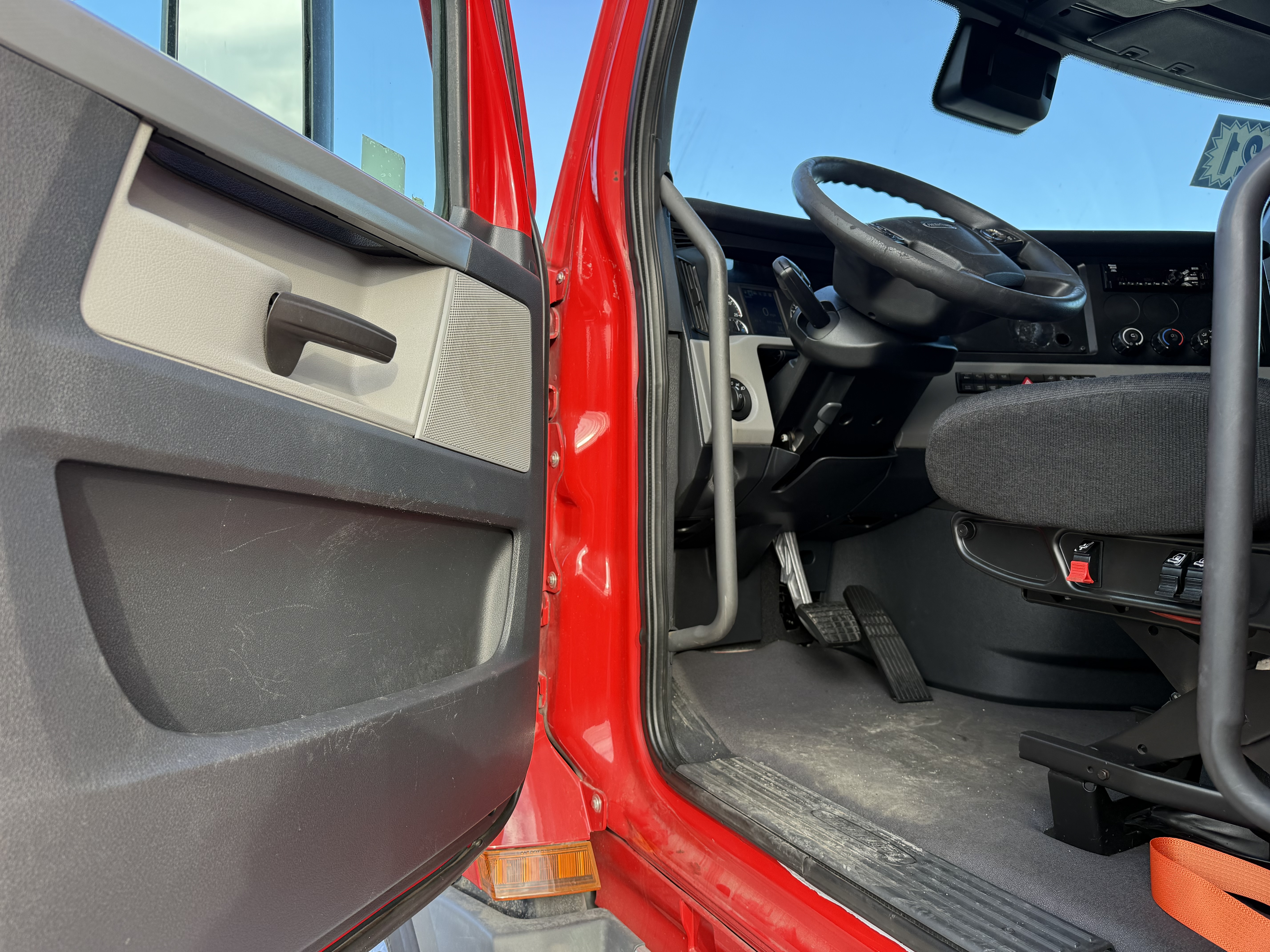 2021 FREIGHTLINER CASCADIA 126SLP - image 17