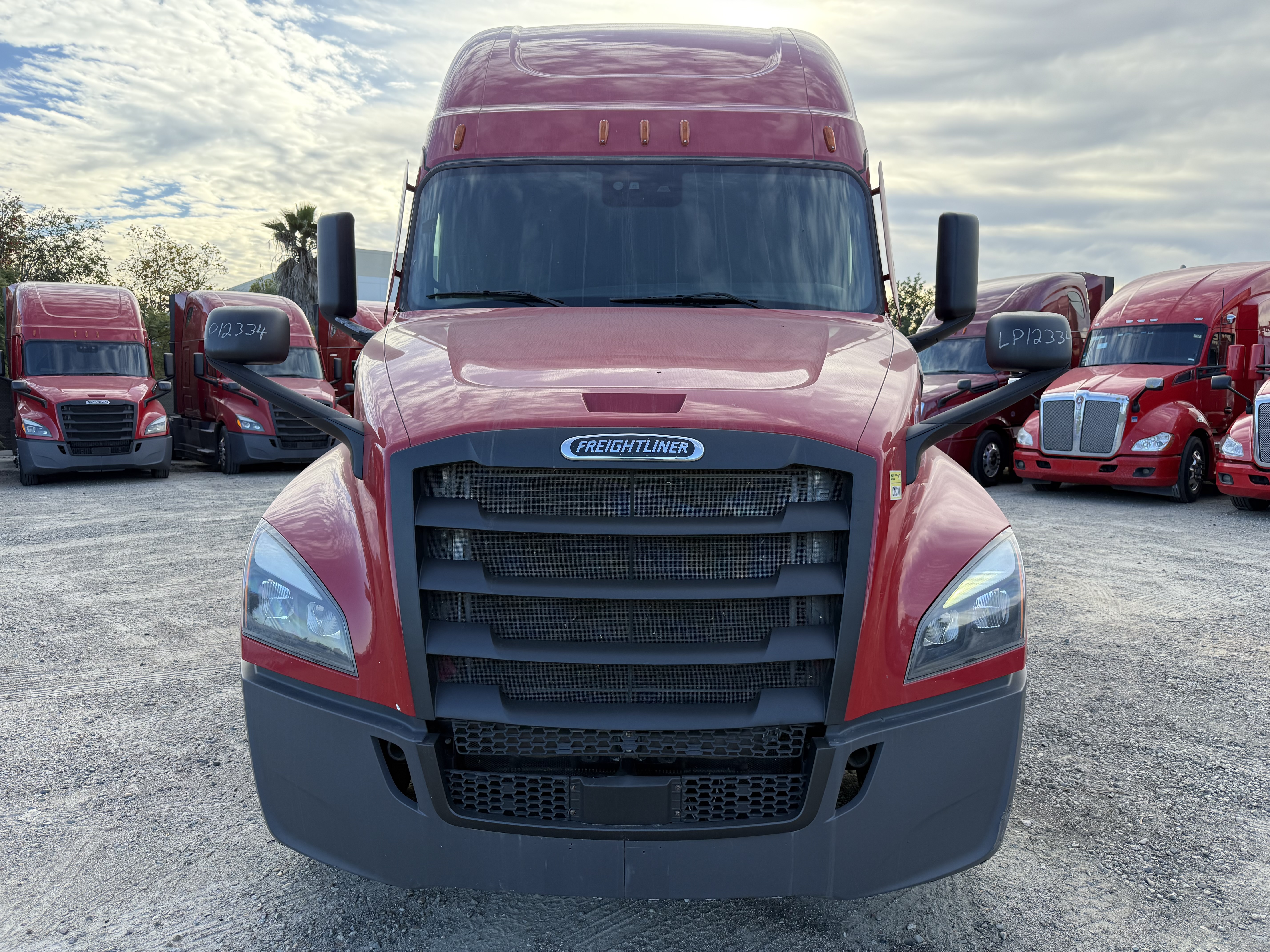 2021 FREIGHTLINER CASCADIA 126SLP - image 2
