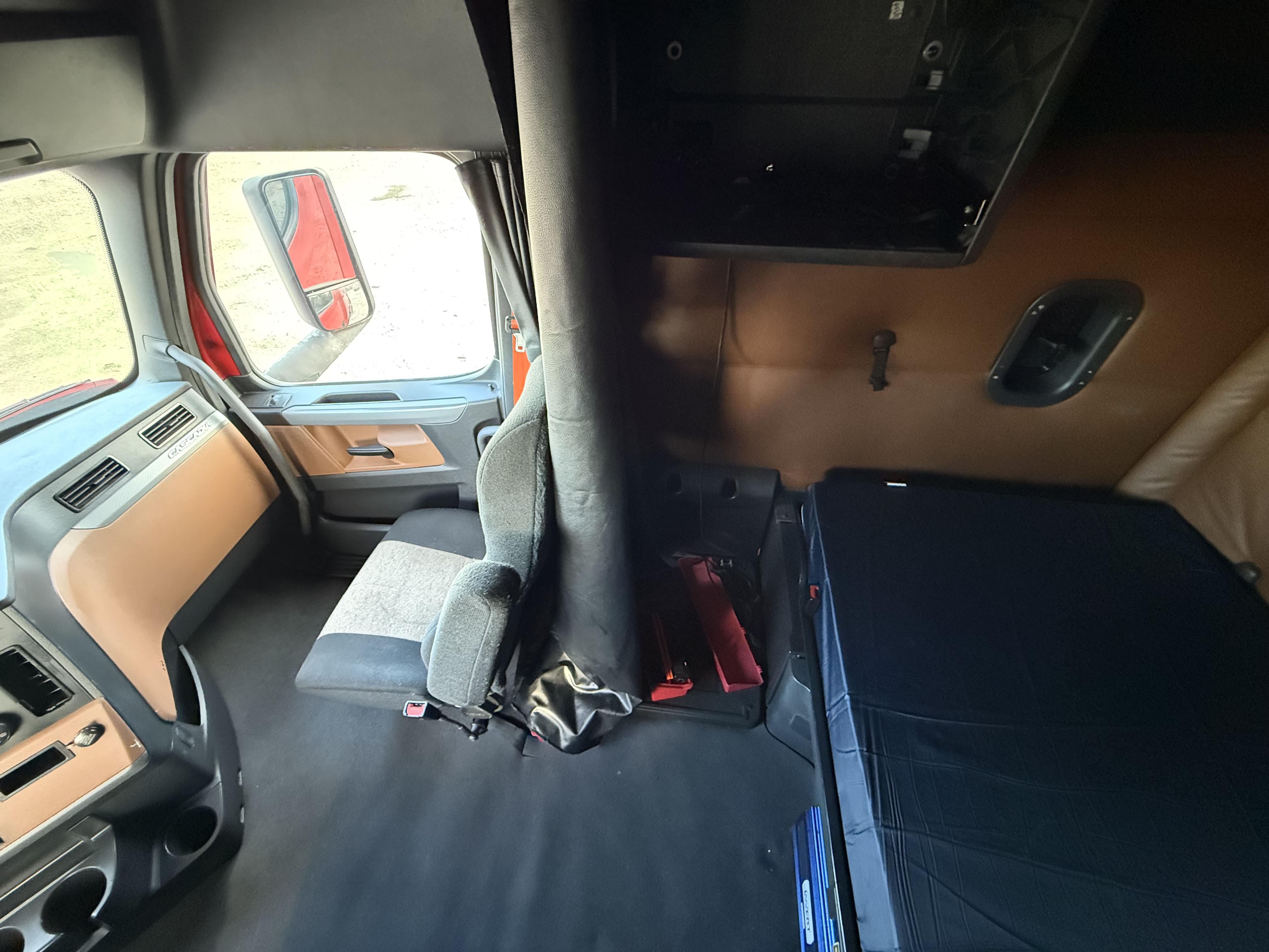 2021 FREIGHTLINER CASCADIA 126SLP - image 16