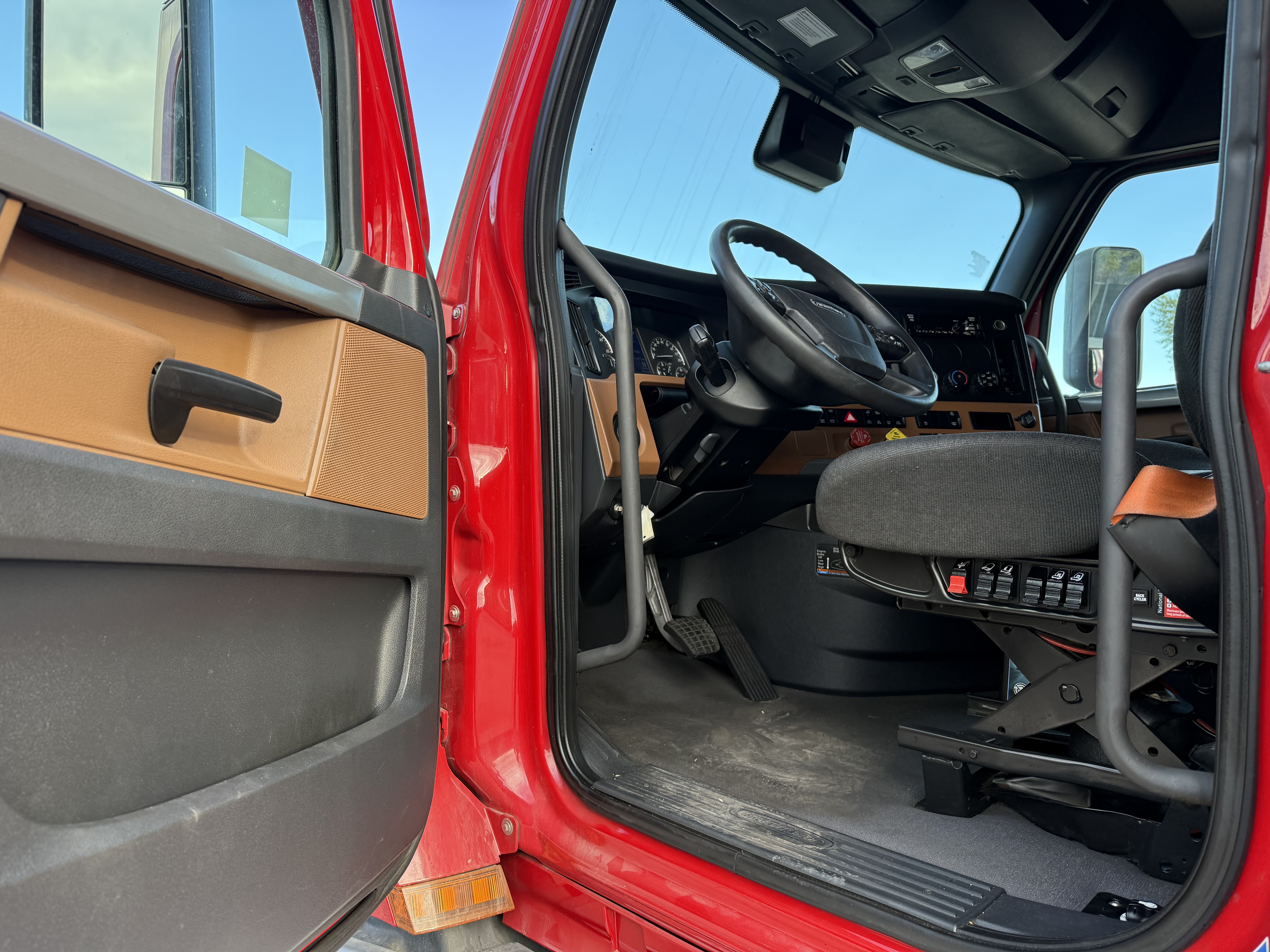 2021 FREIGHTLINER CASCADIA 126SLP - image 17