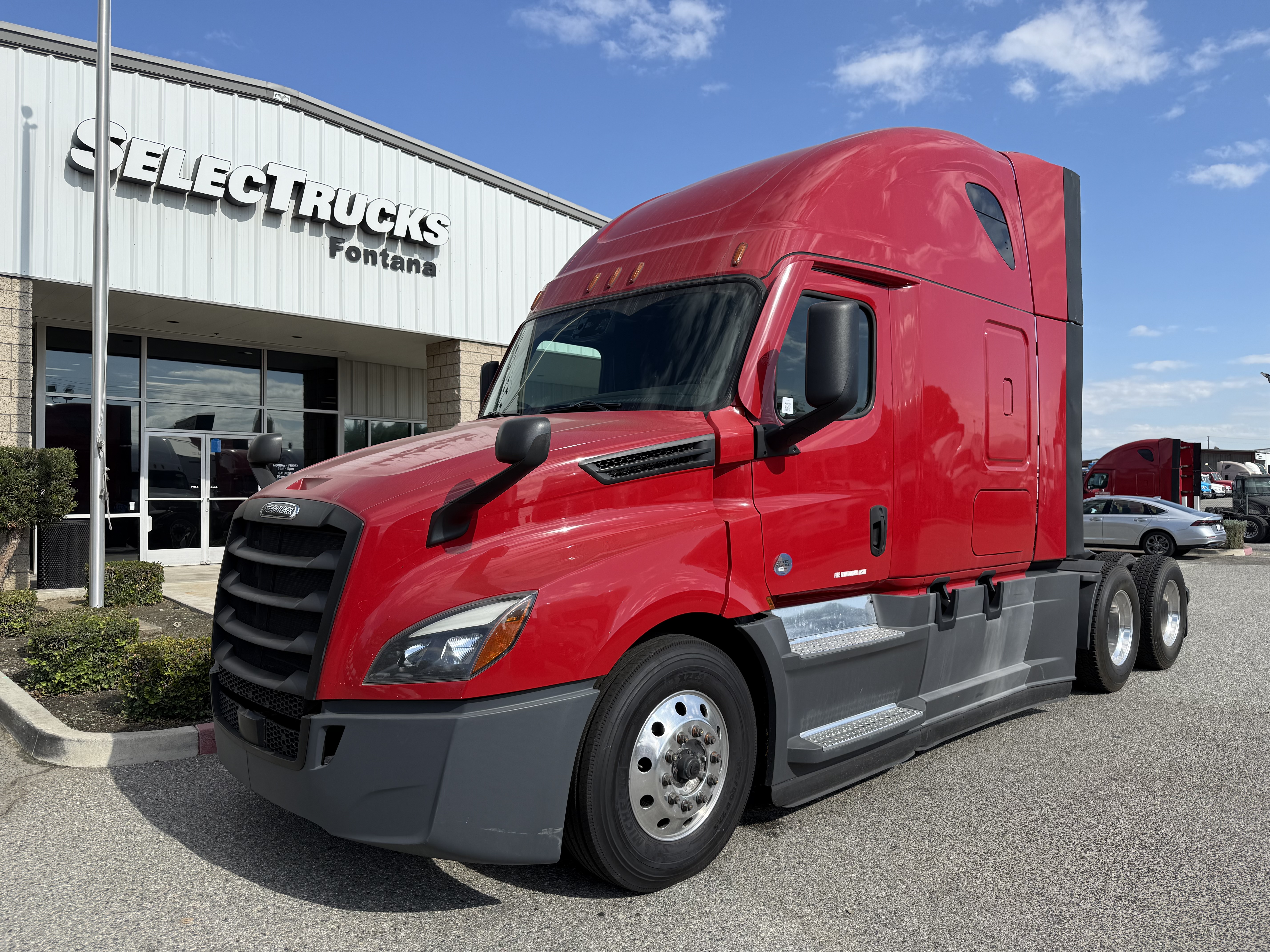 2020 FREIGHTLINER CASCADIA 126SLP - image 1