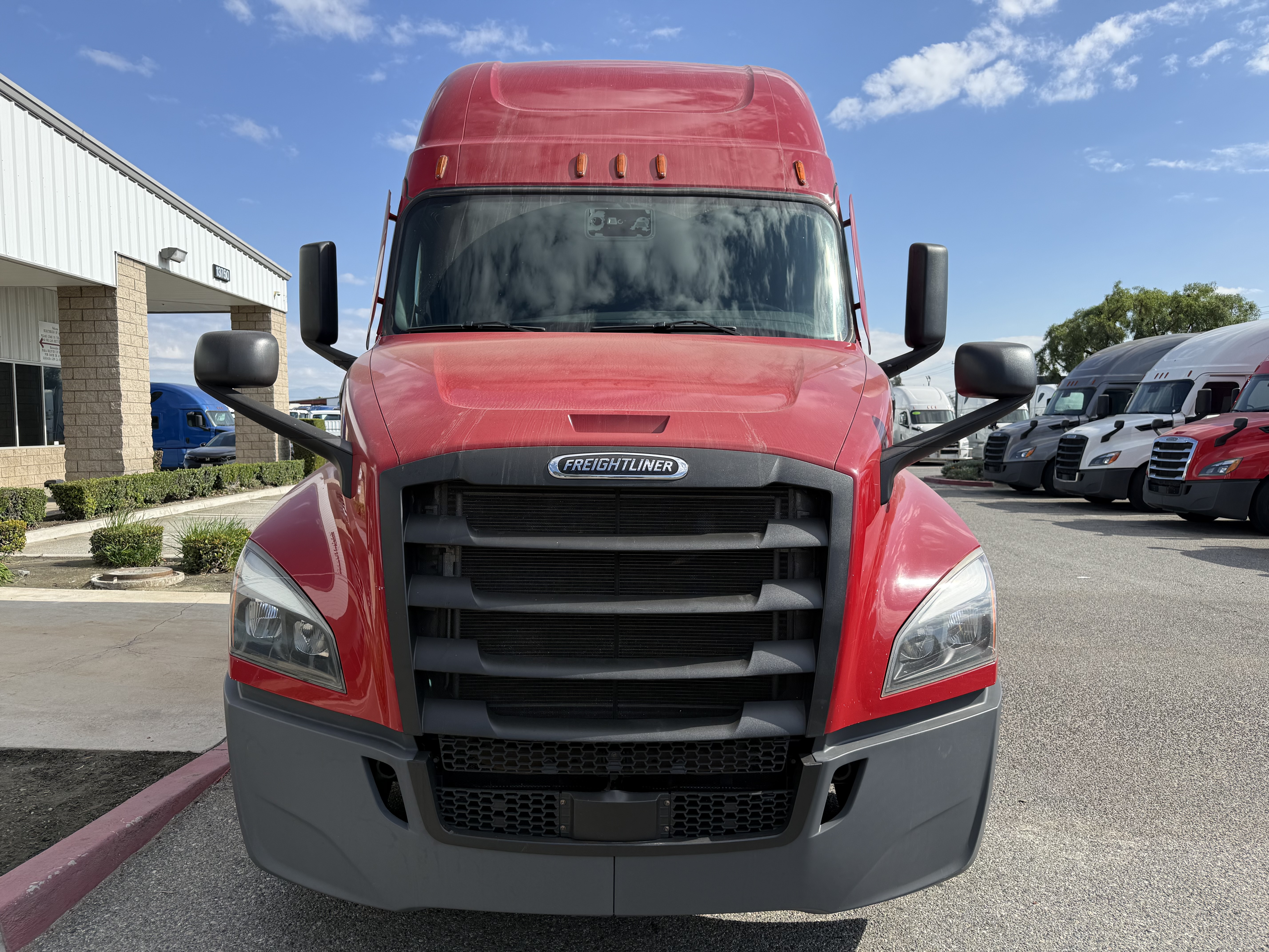 2020 FREIGHTLINER CASCADIA 126SLP - image 2