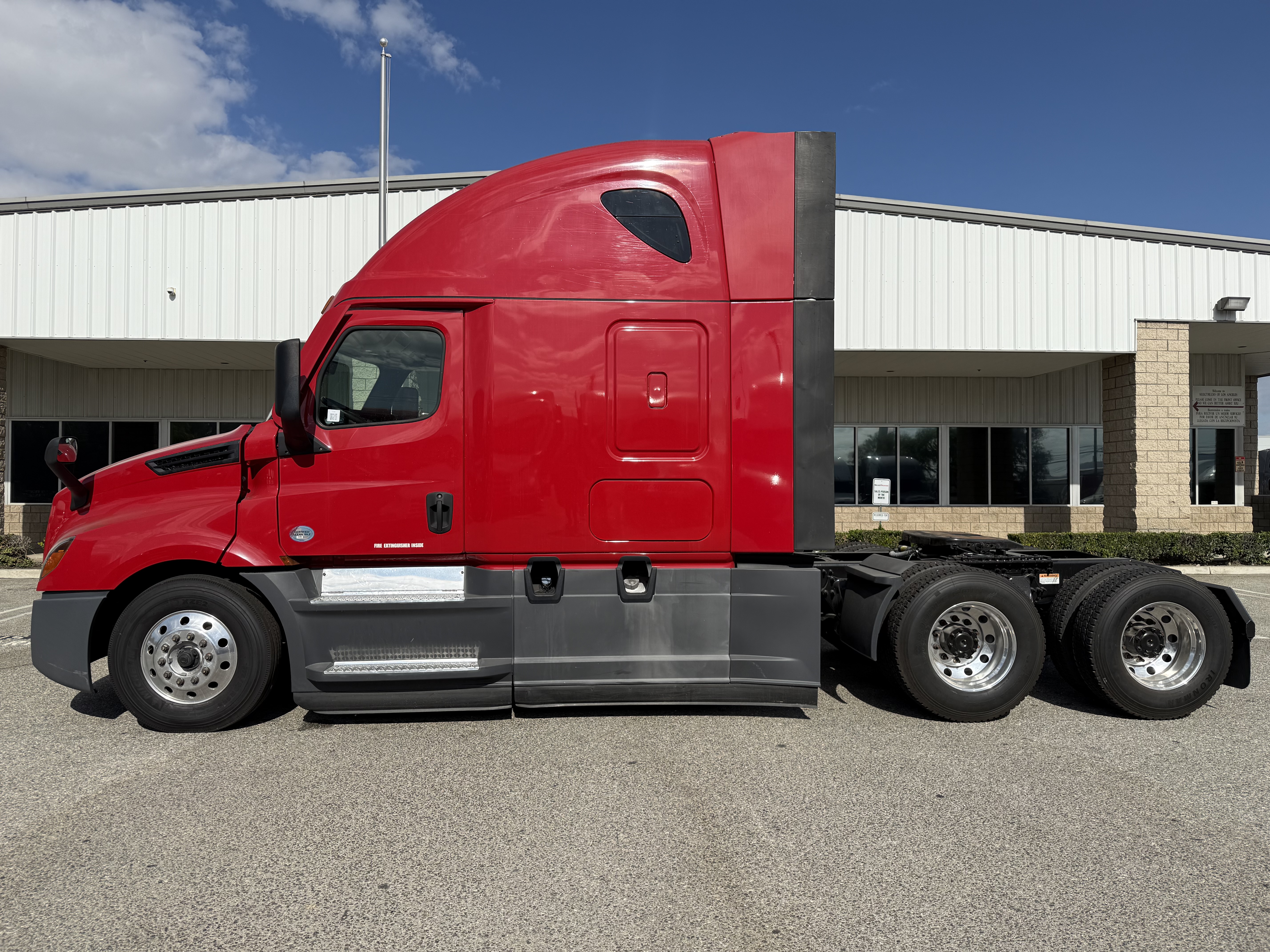 2020 FREIGHTLINER CASCADIA 126SLP - image 3