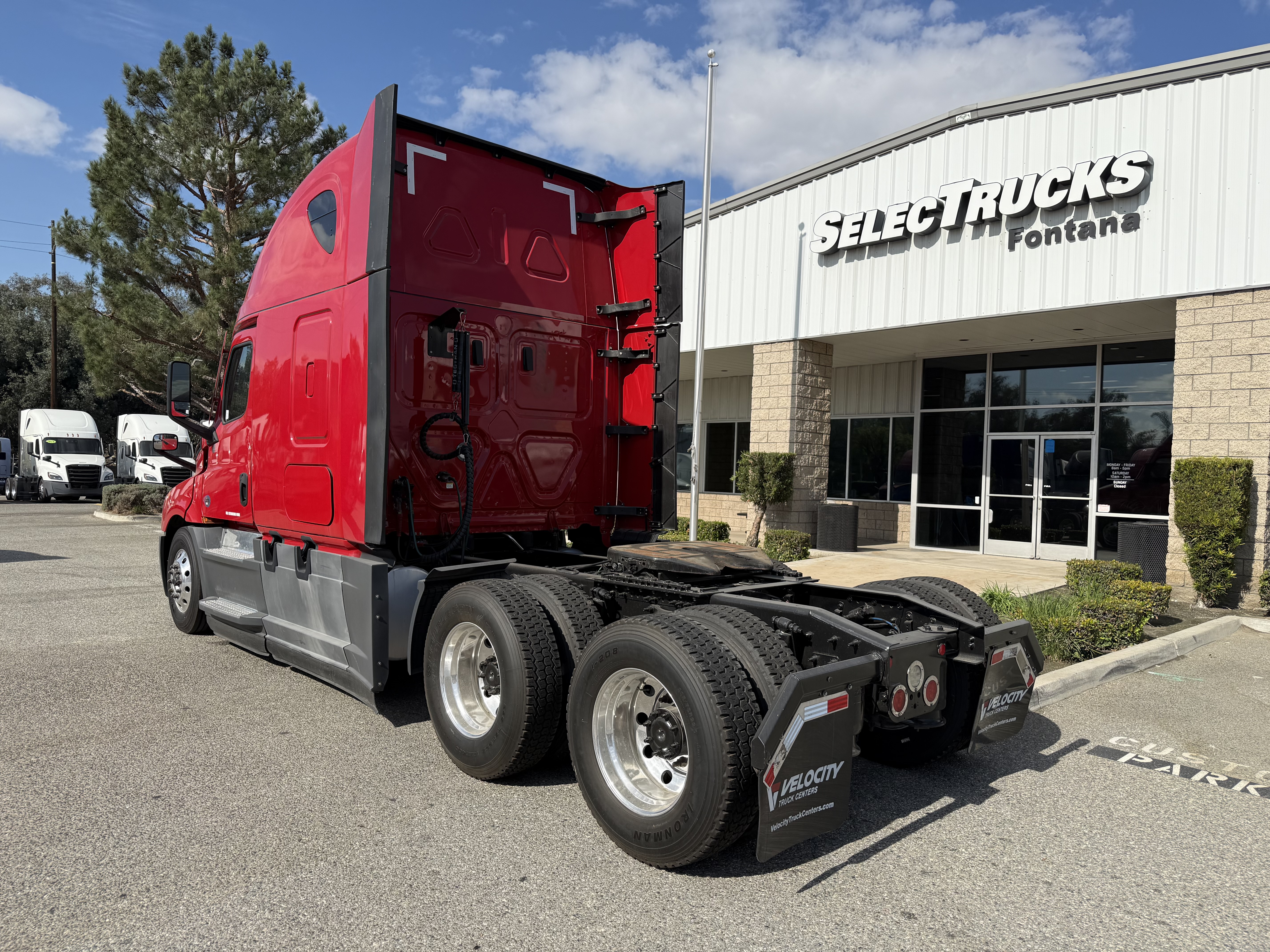 2020 FREIGHTLINER CASCADIA 126SLP - image 4