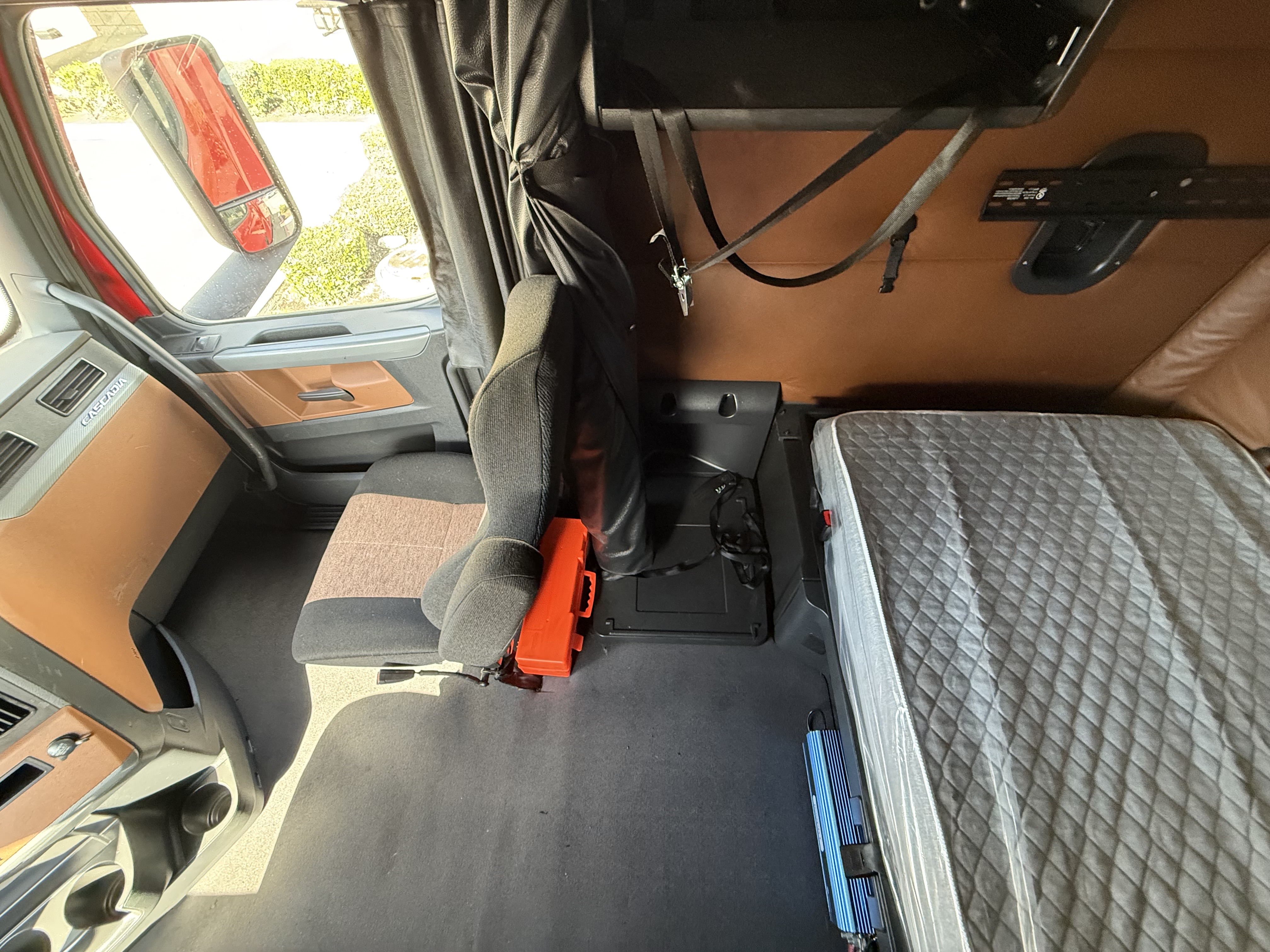 2020 FREIGHTLINER CASCADIA 126SLP - image 17