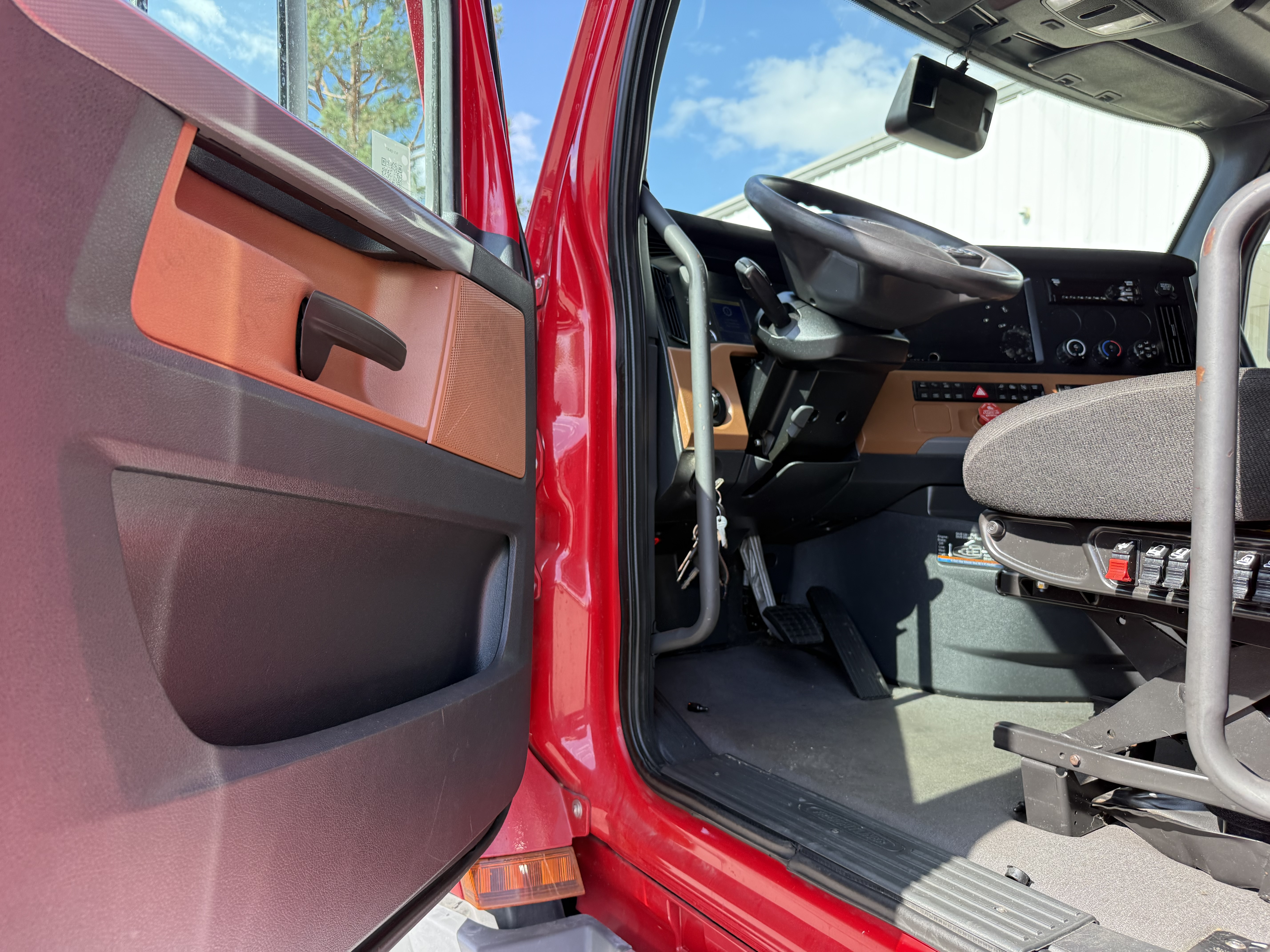 2020 FREIGHTLINER CASCADIA 126SLP - image 18