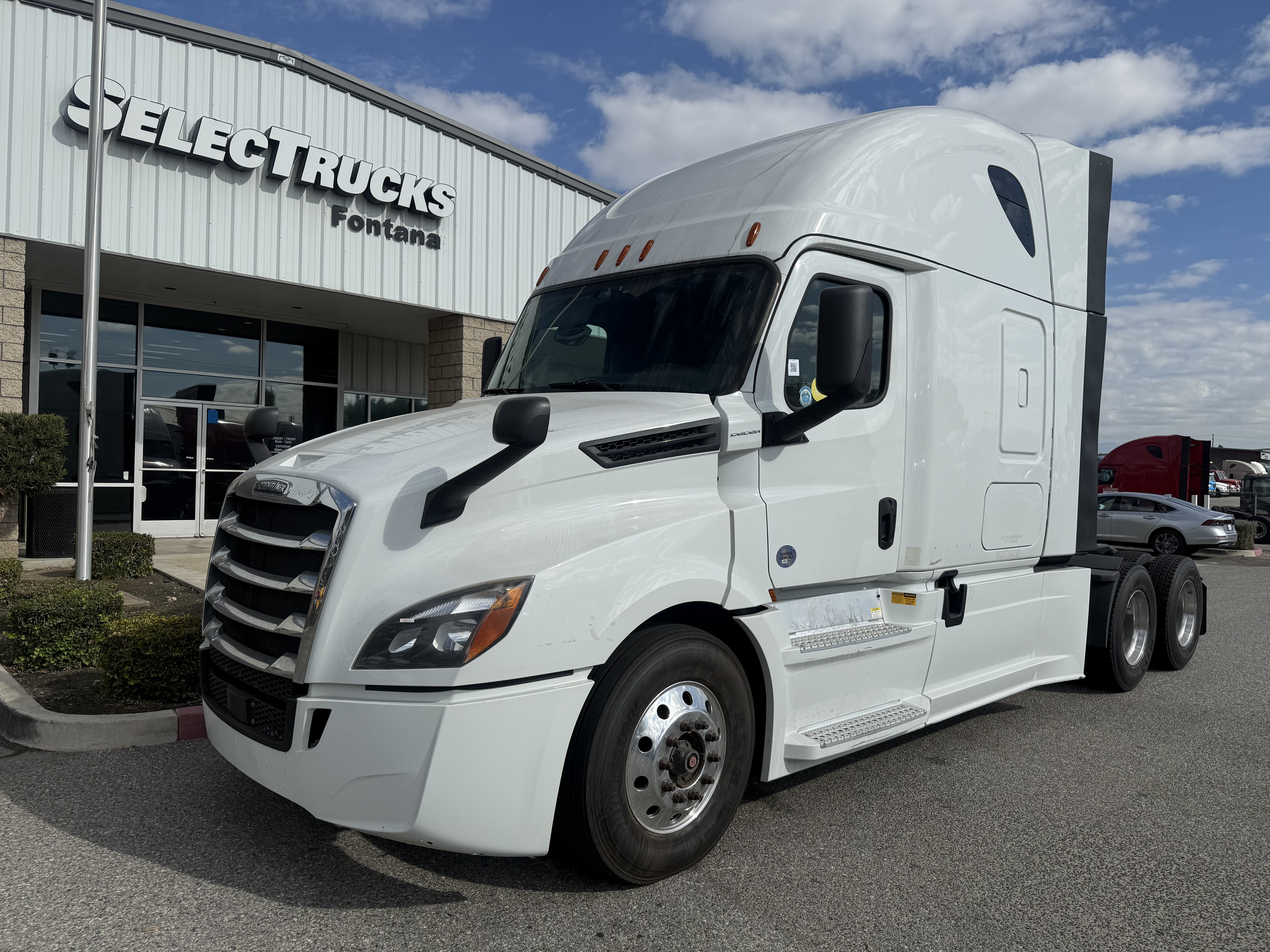 2020 FREIGHTLINER CASCADIA 126SLP - image 1