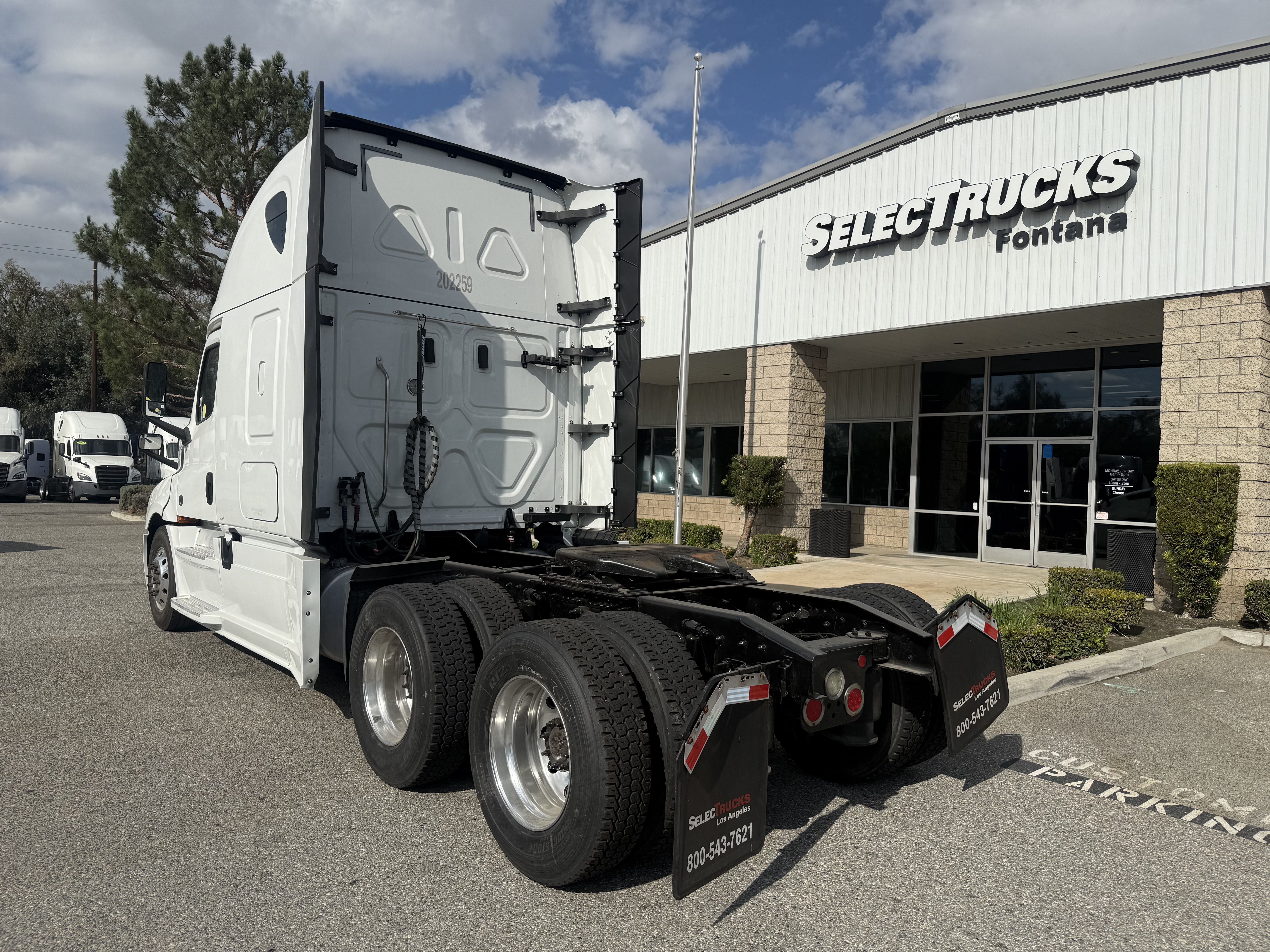 2020 FREIGHTLINER CASCADIA 126SLP - image 4