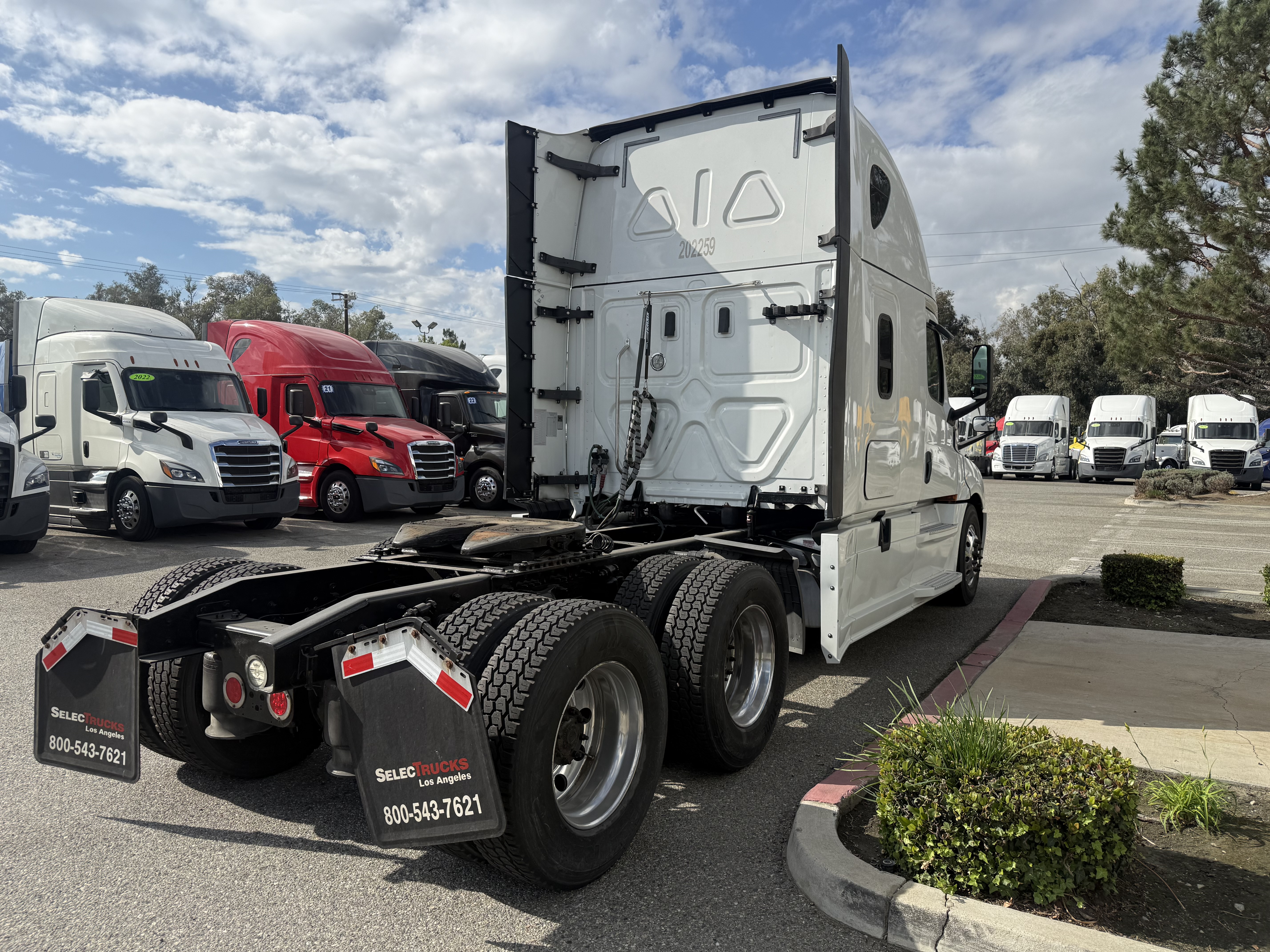 2020 FREIGHTLINER CASCADIA 126SLP - image 6