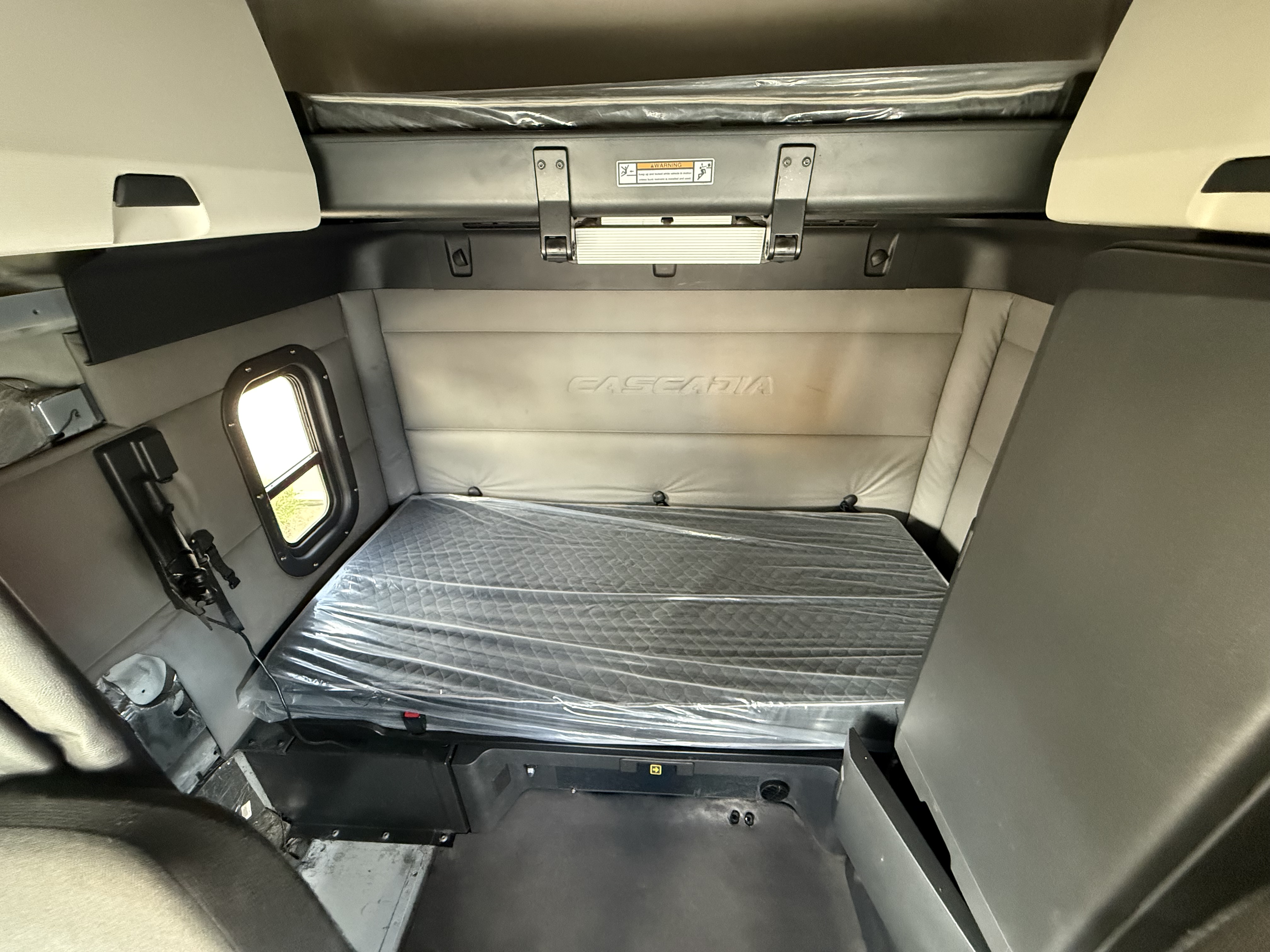 2020 FREIGHTLINER CASCADIA 126SLP - image 15