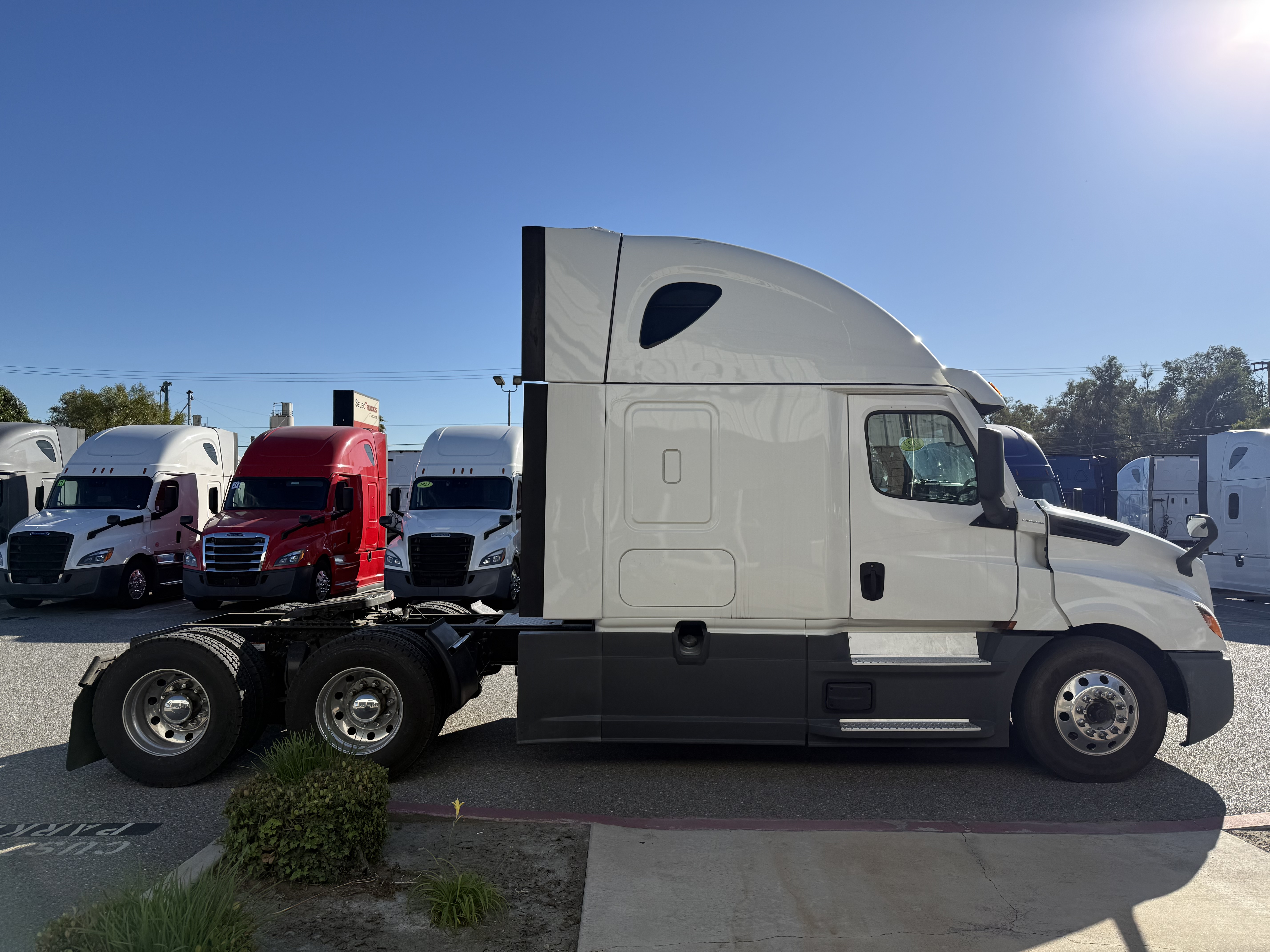 2022 FREIGHTLINER CASCADIA 126SLP - image 7