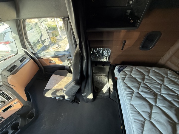 FREIGHTLINER CASCADIA 126SLP 2022