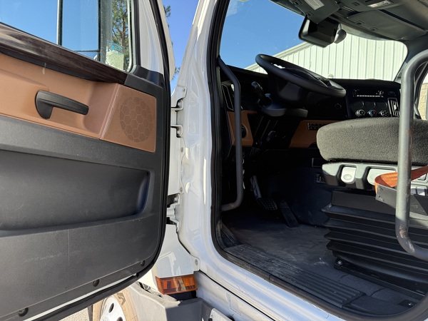 FREIGHTLINER CASCADIA 126SLP 2022