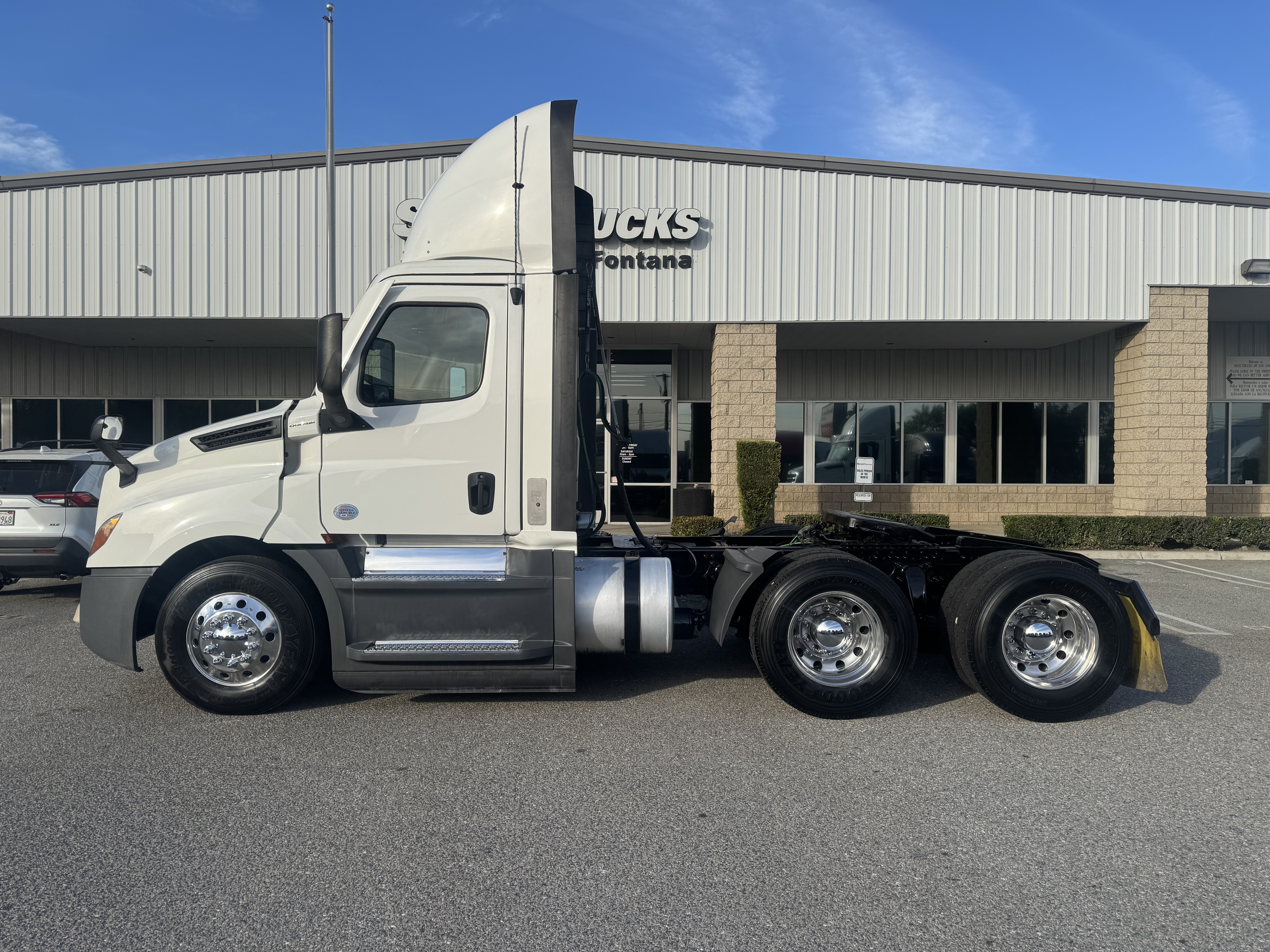 2021 FREIGHTLINER CASCADIA 126DC - image 3